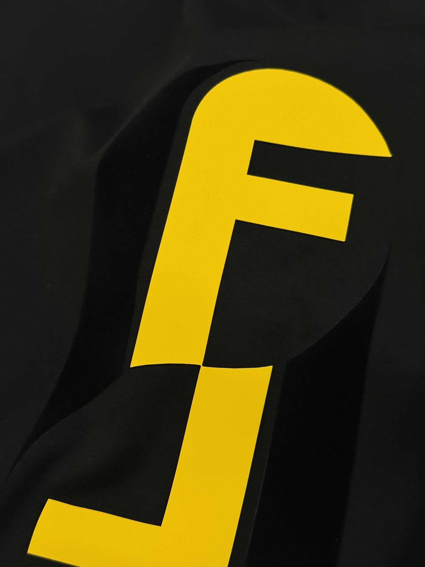 FEND*芬迪25s新款莫代尔T恤.经典基础款！！经典黄色FF字母烫画设计.立体凸凹感双层工艺.上身有型