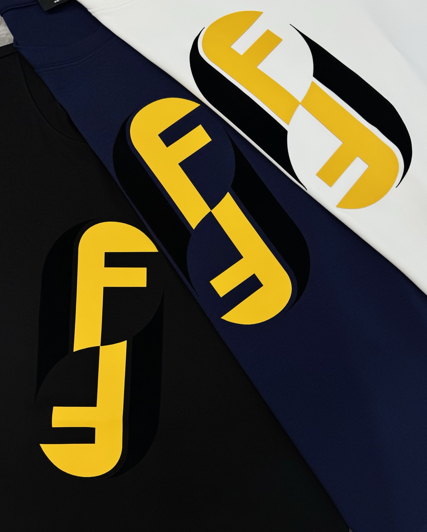 FEND*芬迪25s新款莫代尔T恤.经典基础款！！经典黄色FF字母烫画设计.立体凸凹感双层工艺.上身有型