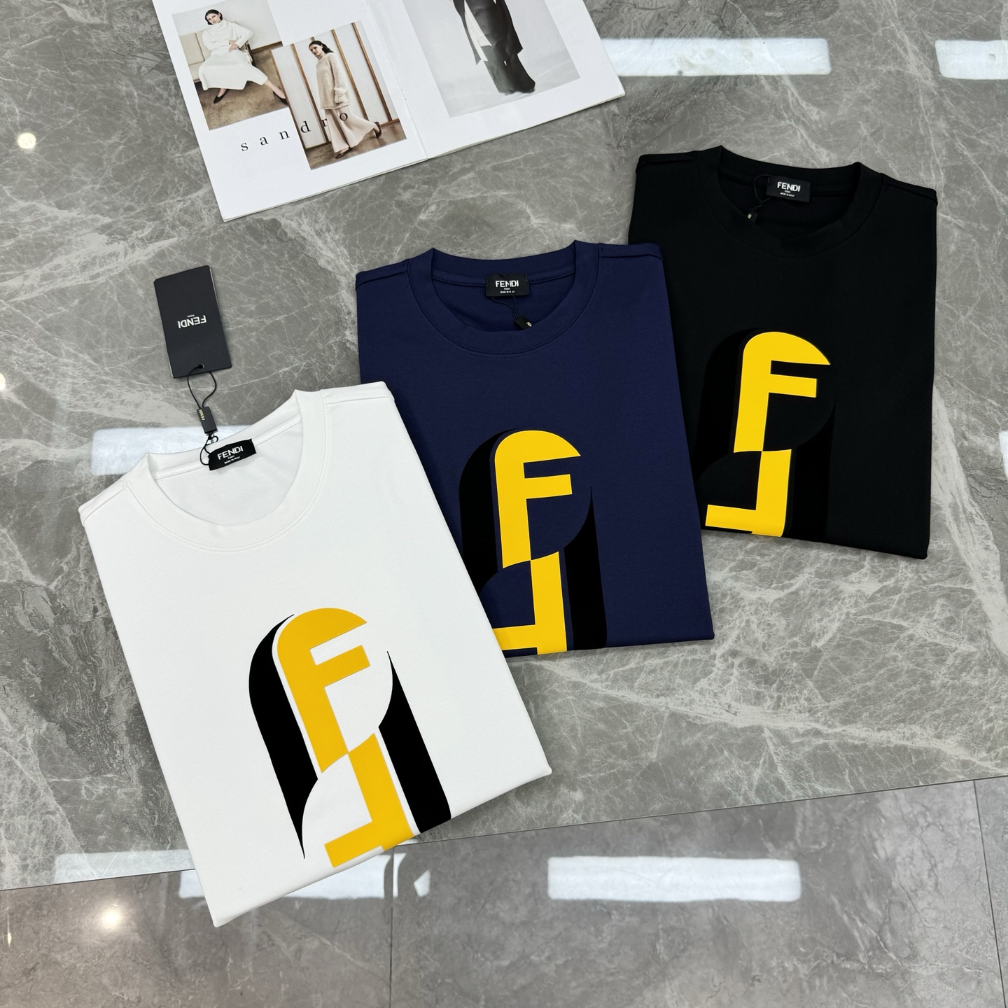 FEND*芬迪25s新款莫代尔T恤.经典基础款！！经典黄色FF字母烫画设计.立体凸凹感双层工艺.上身有型