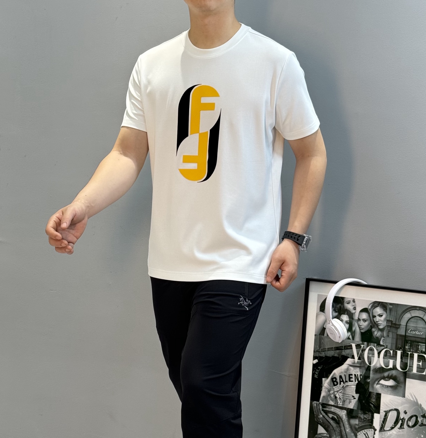 FEND*芬迪25s新款莫代尔T恤.经典基础款！！经典黄色FF字母烫画设计.立体凸凹感双层工艺.上身有型