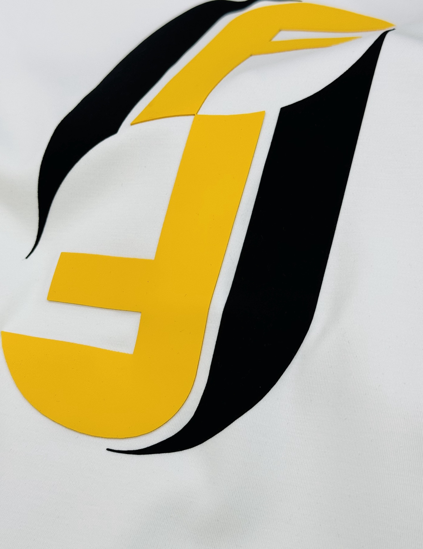 FEND*芬迪25s新款莫代尔T恤.经典基础款！！经典黄色FF字母烫画设计.立体凸凹感双层工艺.上身有型