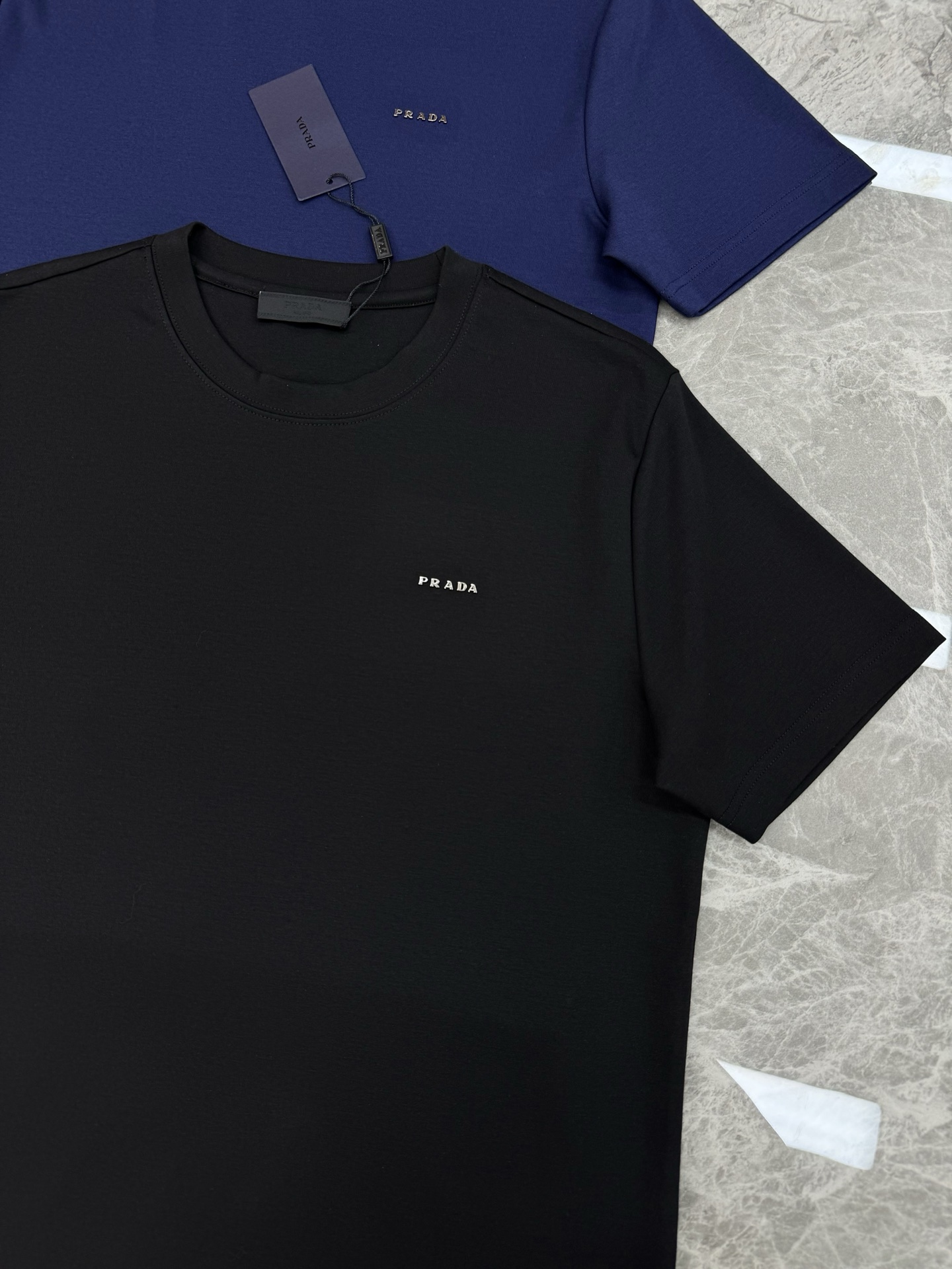 PRADA普拉达25s新款莫代尔T恤.基础款推荐！干净利落.经典字母图形设计，高温烫画周波工艺.Prad