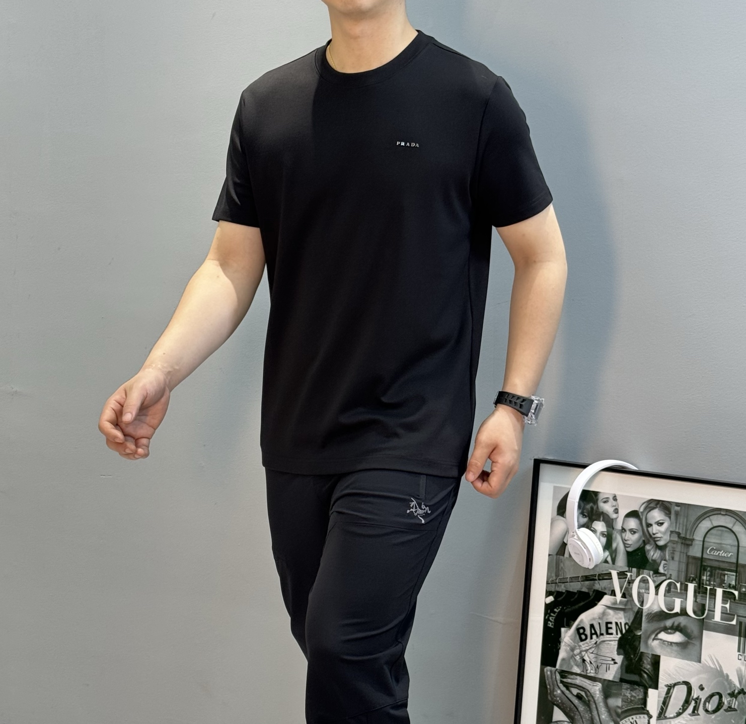 PRADA普拉达25s新款莫代尔T恤.基础款推荐！干净利落.经典字母图形设计，高温烫画周波工艺.Prad