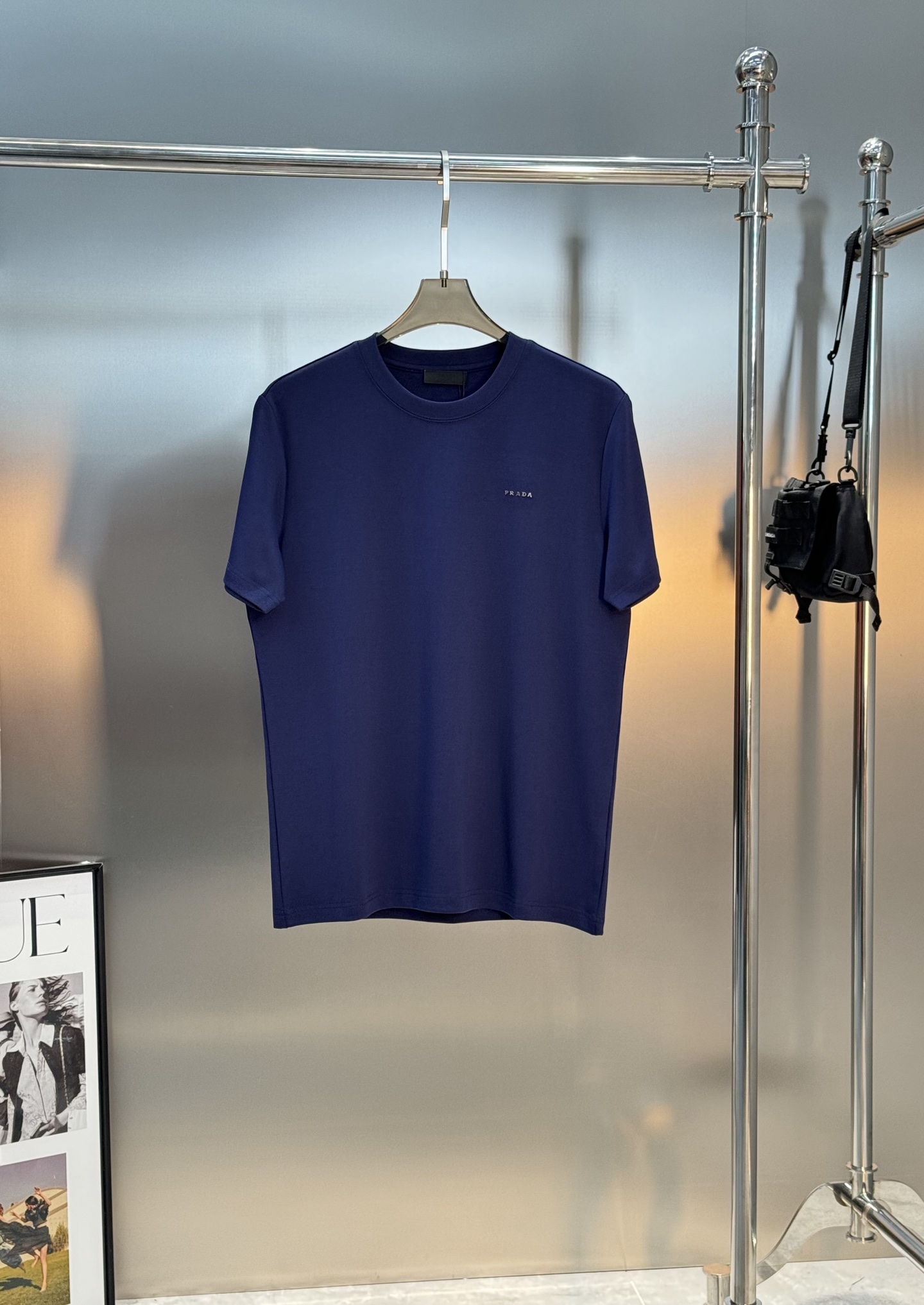 PRADA普拉达25s新款莫代尔T恤.基础款推荐！干净利落.经典字母图形设计，高温烫画周波工艺.Prad