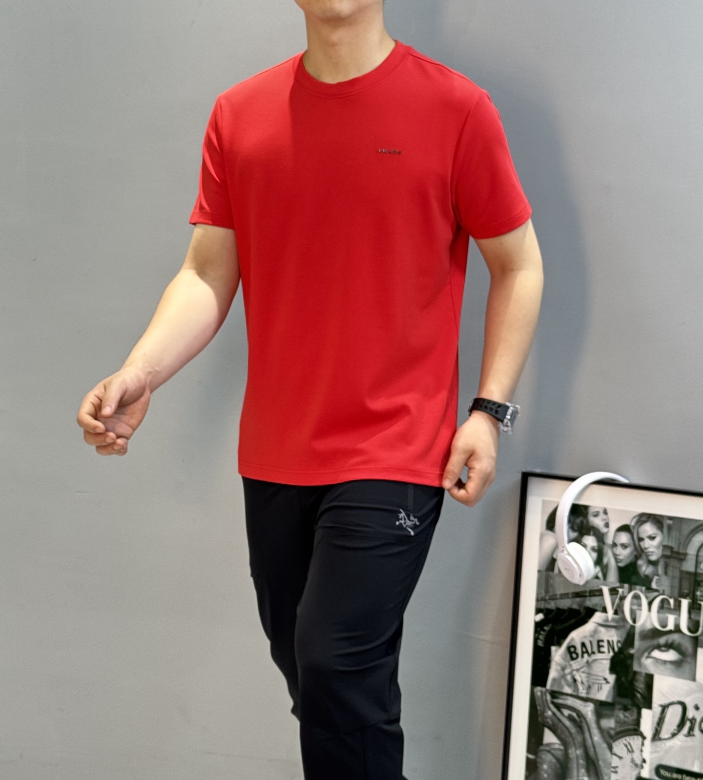 PRADA普拉达25s新款莫代尔T恤.基础款推荐！干净利落.经典字母图形设计，高温烫画周波工艺.Prad