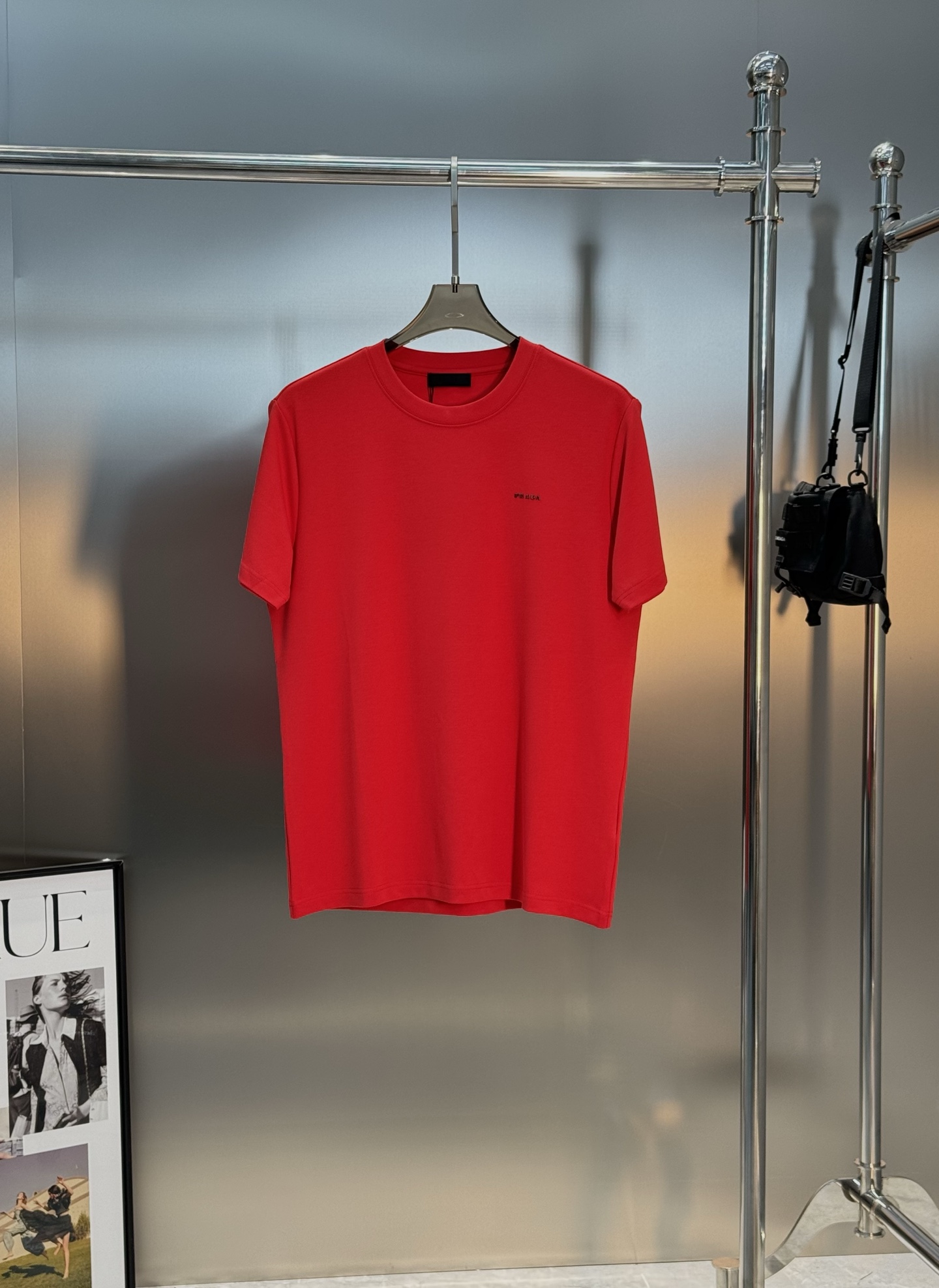 PRADA普拉达25s新款莫代尔T恤.基础款推荐！干净利落.经典字母图形设计，高温烫画周波工艺.Prad