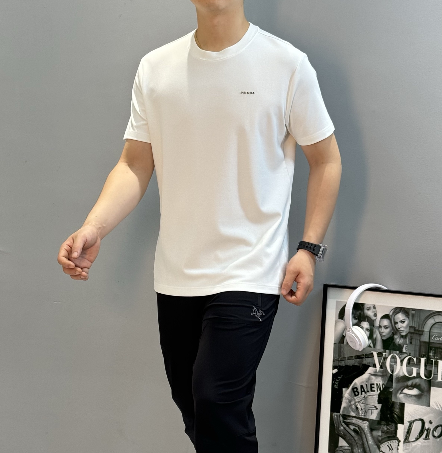 PRADA普拉达25s新款莫代尔T恤.基础款推荐！干净利落.经典字母图形设计，高温烫画周波工艺.Prad