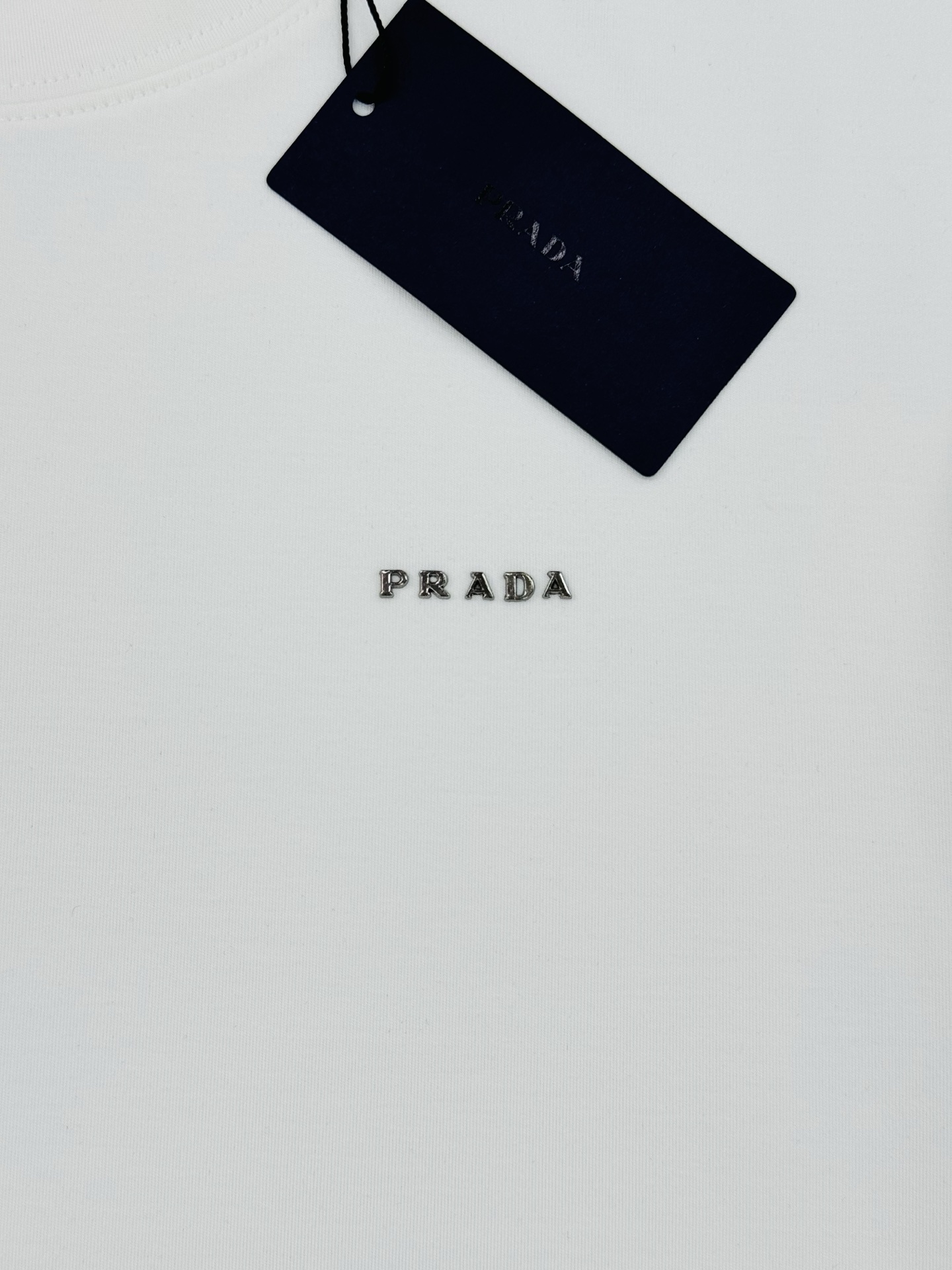 PRADA普拉达25s新款莫代尔T恤.基础款推荐！干净利落.经典字母图形设计，高温烫画周波工艺.Prad