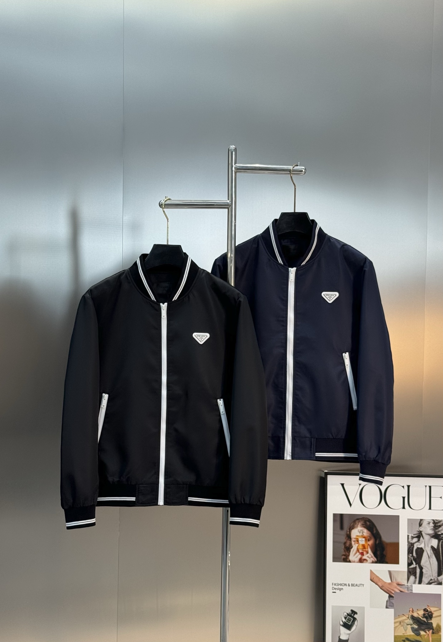 PRADA普拉达25s新品棒球款夹克🆕意大利进口面料时尚夹克风衣外套。上身更随意大方，专柜原版五金奢华高