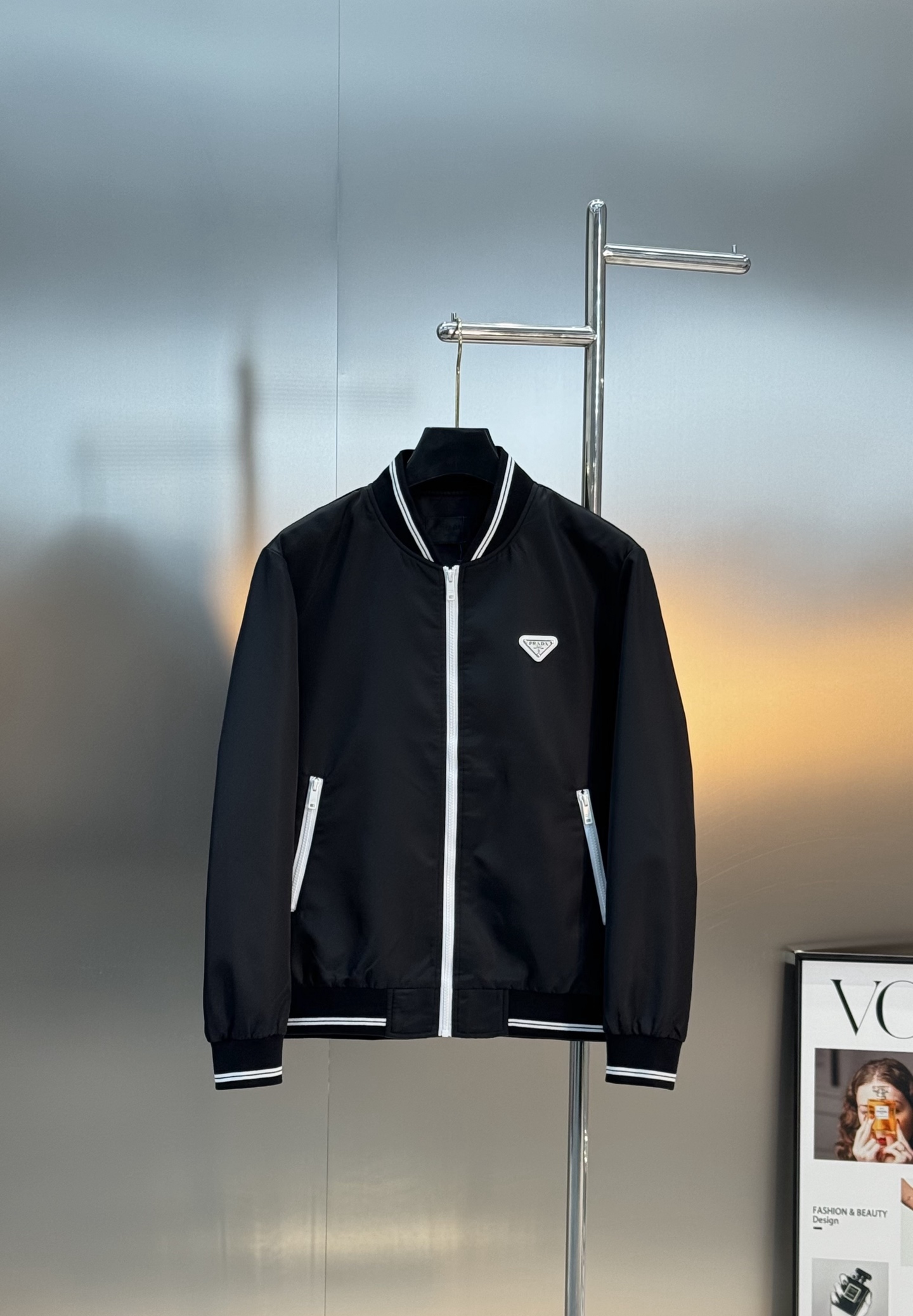 PRADA普拉达25s新品棒球款夹克🆕意大利进口面料时尚夹克风衣外套。上身更随意大方，专柜原版五金奢华高