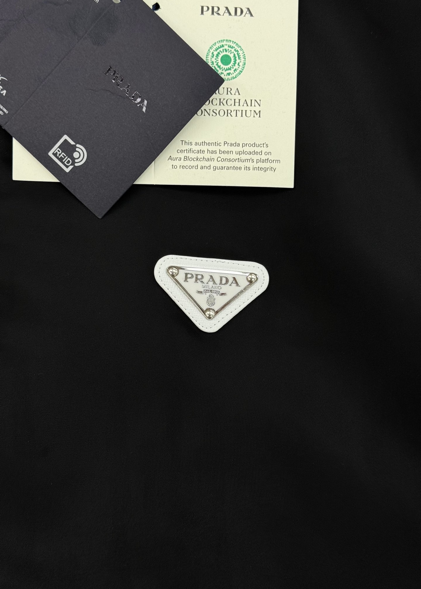 PRADA普拉达25s新品棒球款夹克🆕意大利进口面料时尚夹克风衣外套。上身更随意大方，专柜原版五金奢华高