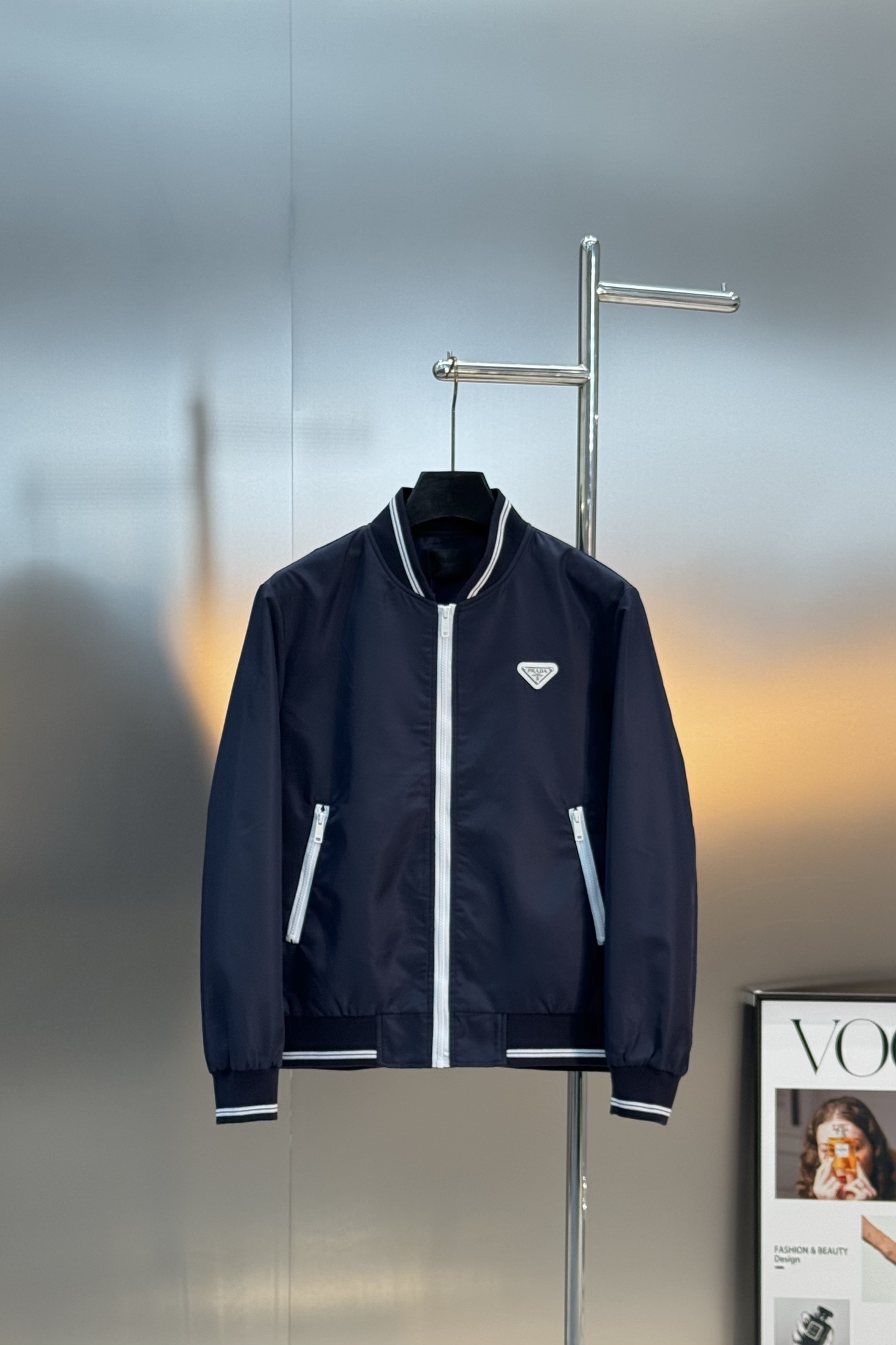 PRADA普拉达25s新品棒球款夹克🆕意大利进口面料时尚夹克风衣外套。上身更随意大方，专柜原版五金奢华高