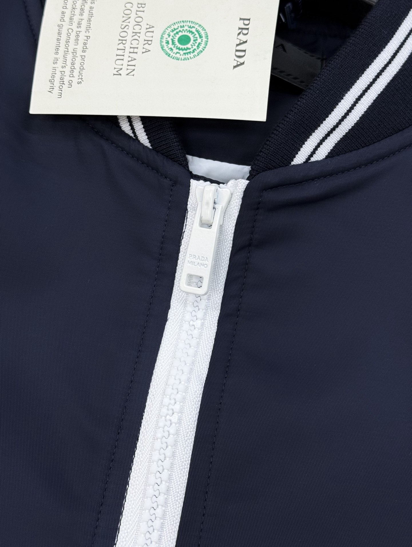 PRADA普拉达25s新品棒球款夹克🆕意大利进口面料时尚夹克风衣外套。上身更随意大方，专柜原版五金奢华高