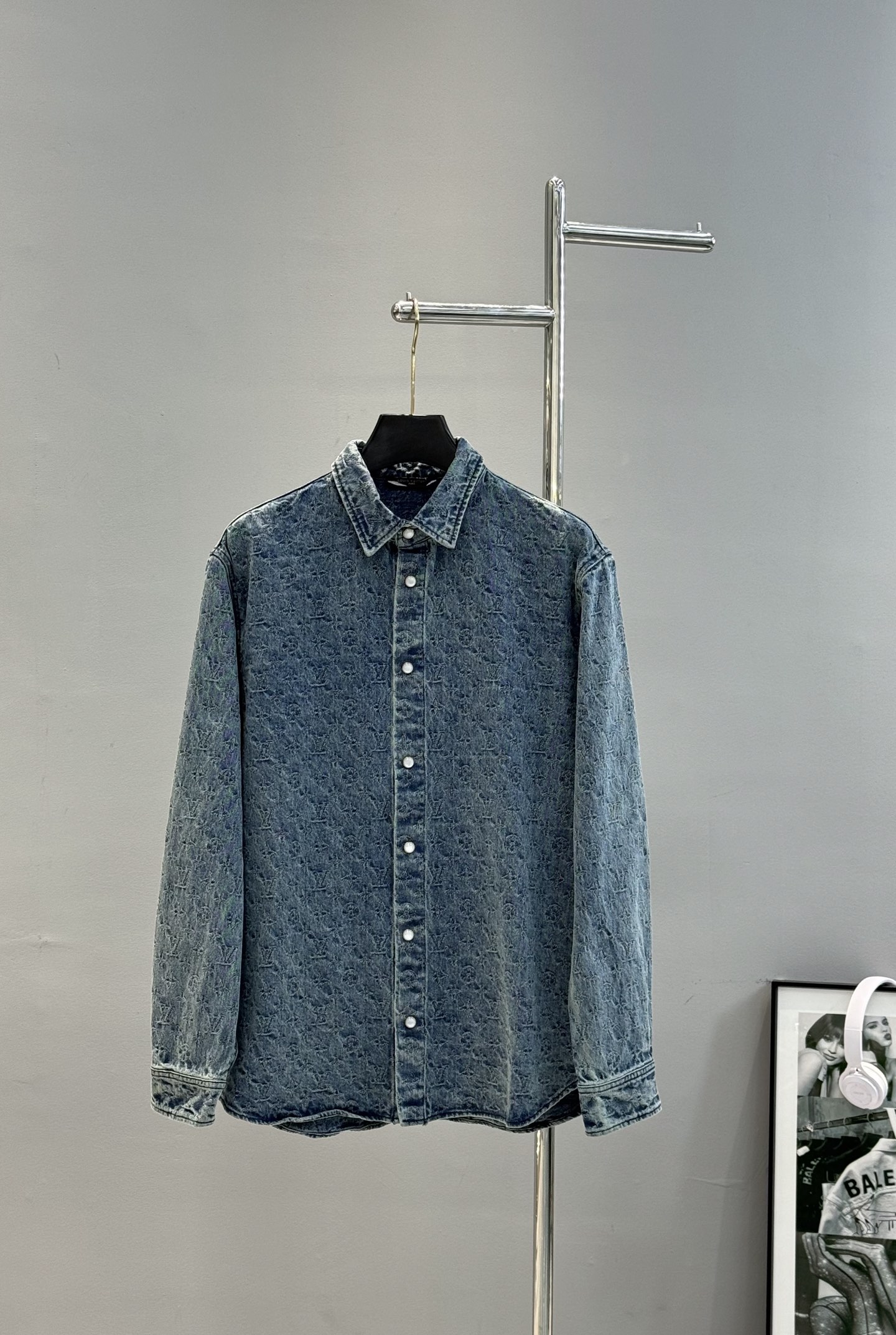 驴牌*25FW新款时装秀的牛仔衬衫.男女同款！闪烁迷人，令日间造型更见出众。 衬衫外套采用牛仔布缝制，满