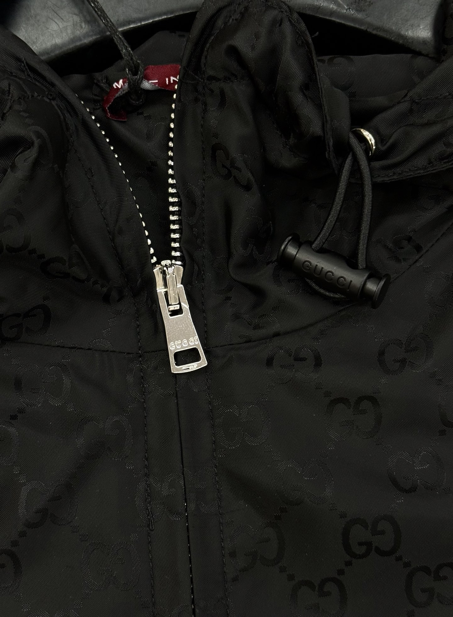 GUCCI古奇25FW外套原版夹克.连帽设计.满身数码GG花型.定制五金配件自带收纳限量款，面料油润，满