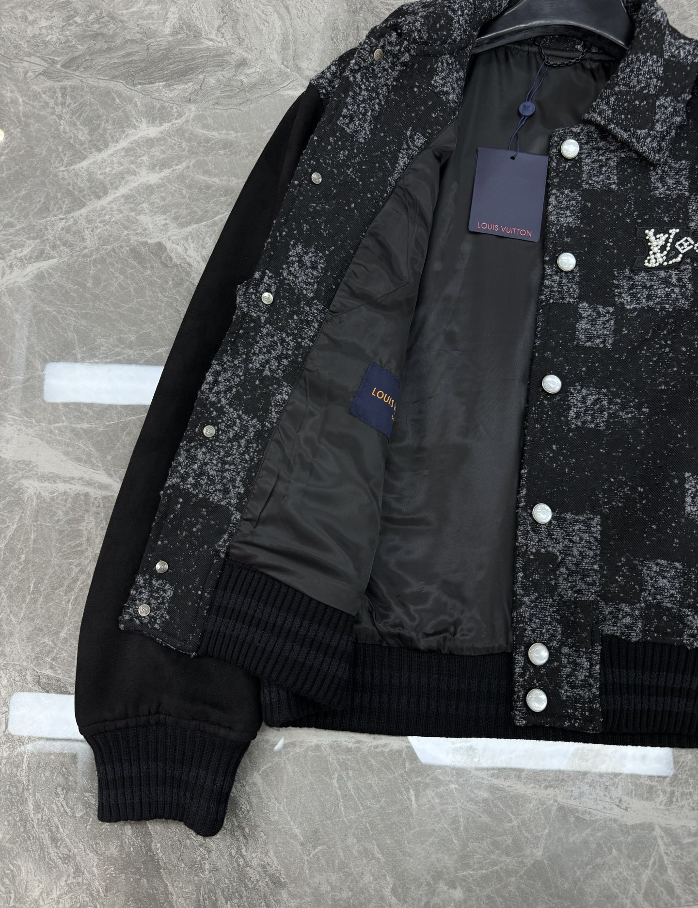 驴牌2025FW 秋冬新款翻领长袖棒球束腰夹克！男女同款！绒面皮革衣袖拼接毛呢衣身莱茵石和树脂珠饰点亮标