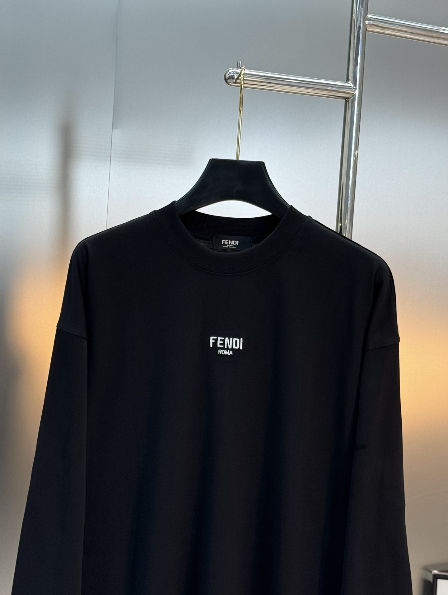 FENDI芬迪25s新款长袖T恤.男同款.基础款推荐！真的很好看且百搭.上身减龄效果妥妥的，怎么搭配都好