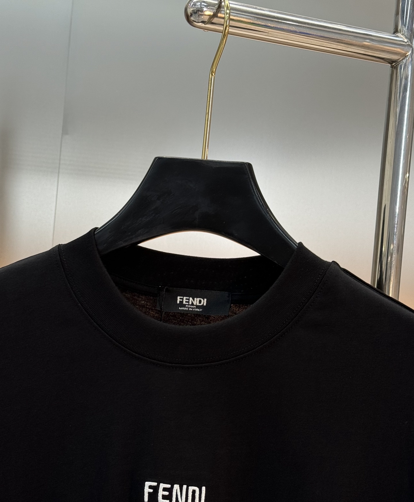 FENDI芬迪25s新款长袖T恤.男同款.基础款推荐！真的很好看且百搭.上身减龄效果妥妥的，怎么搭配都好