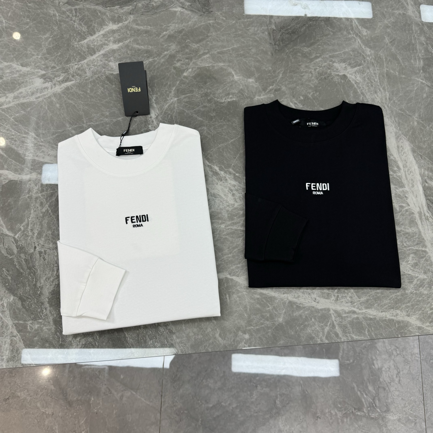 FENDI芬迪25s新款长袖T恤.男同款.基础款推荐！真的很好看且百搭.上身减龄效果妥妥的，怎么搭配都好