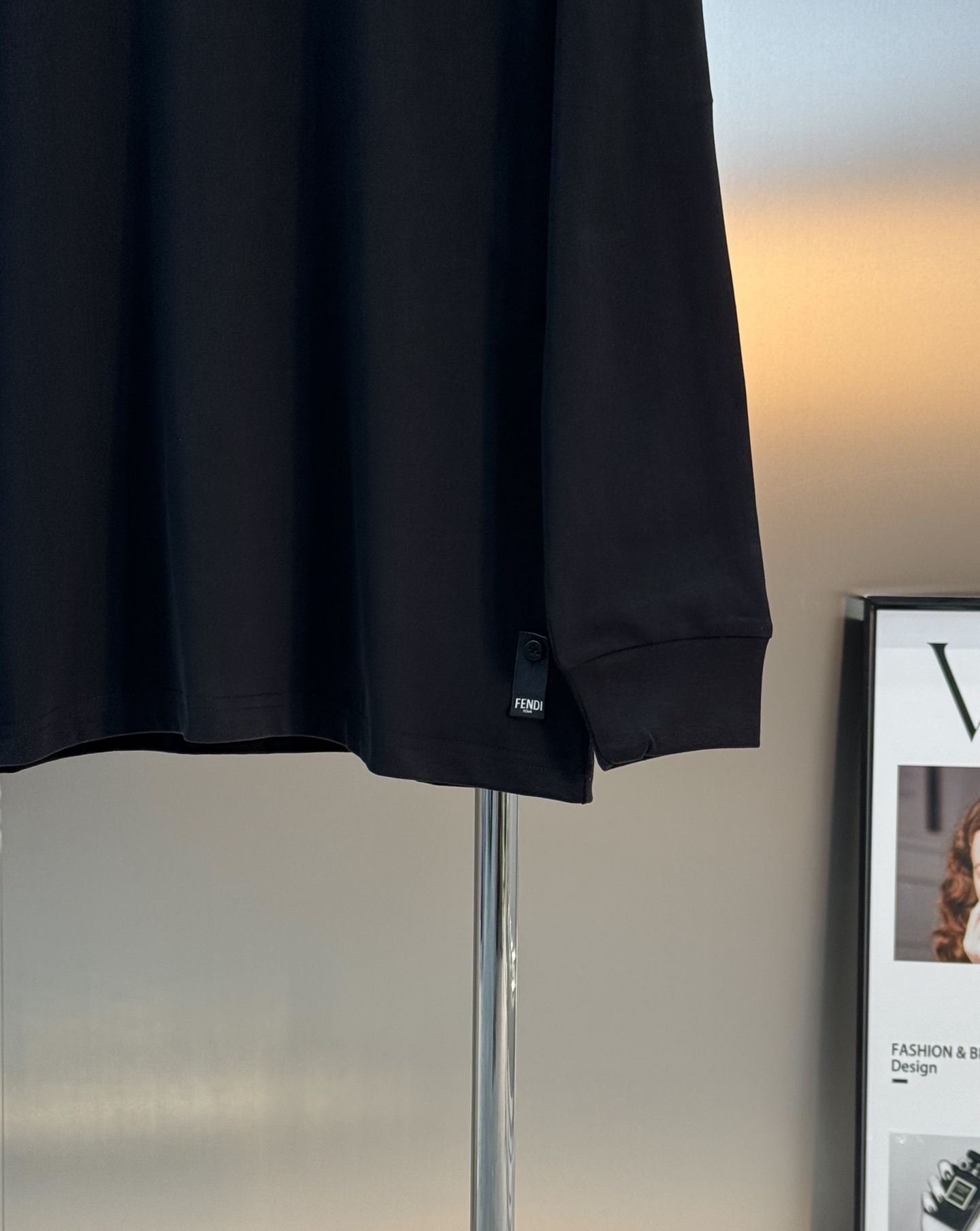 FENDI芬迪25s新款长袖T恤.男同款.基础款推荐！真的很好看且百搭.上身减龄效果妥妥的，怎么搭配都好