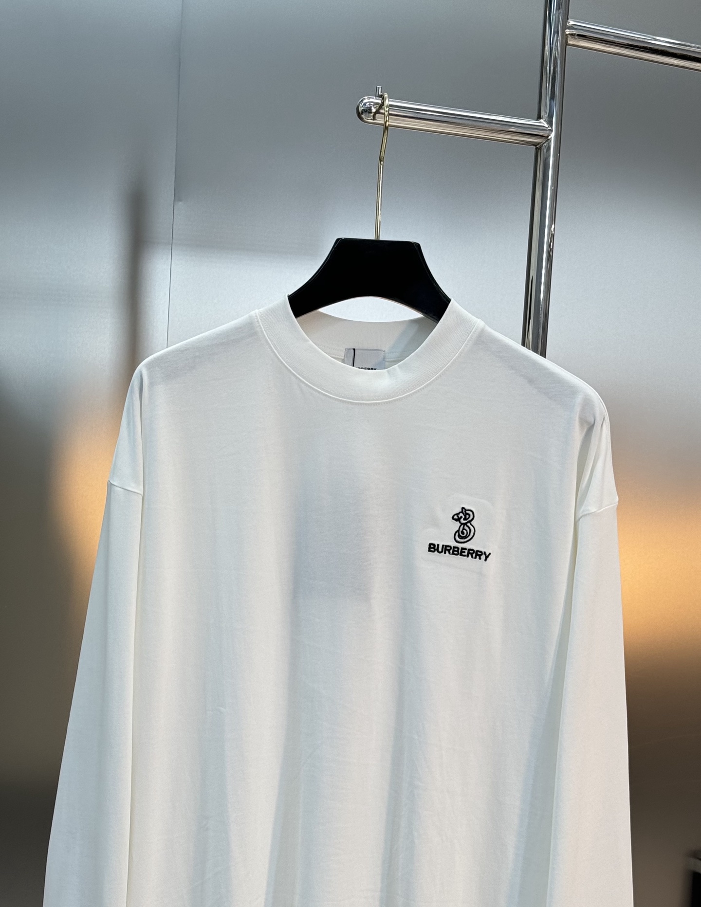 BBR巴宝莉25s新款长袖T恤.干净清爽款❤️男女同款！宽松版型真的很迷人.胸口精致3D绣花.潮流时尚元