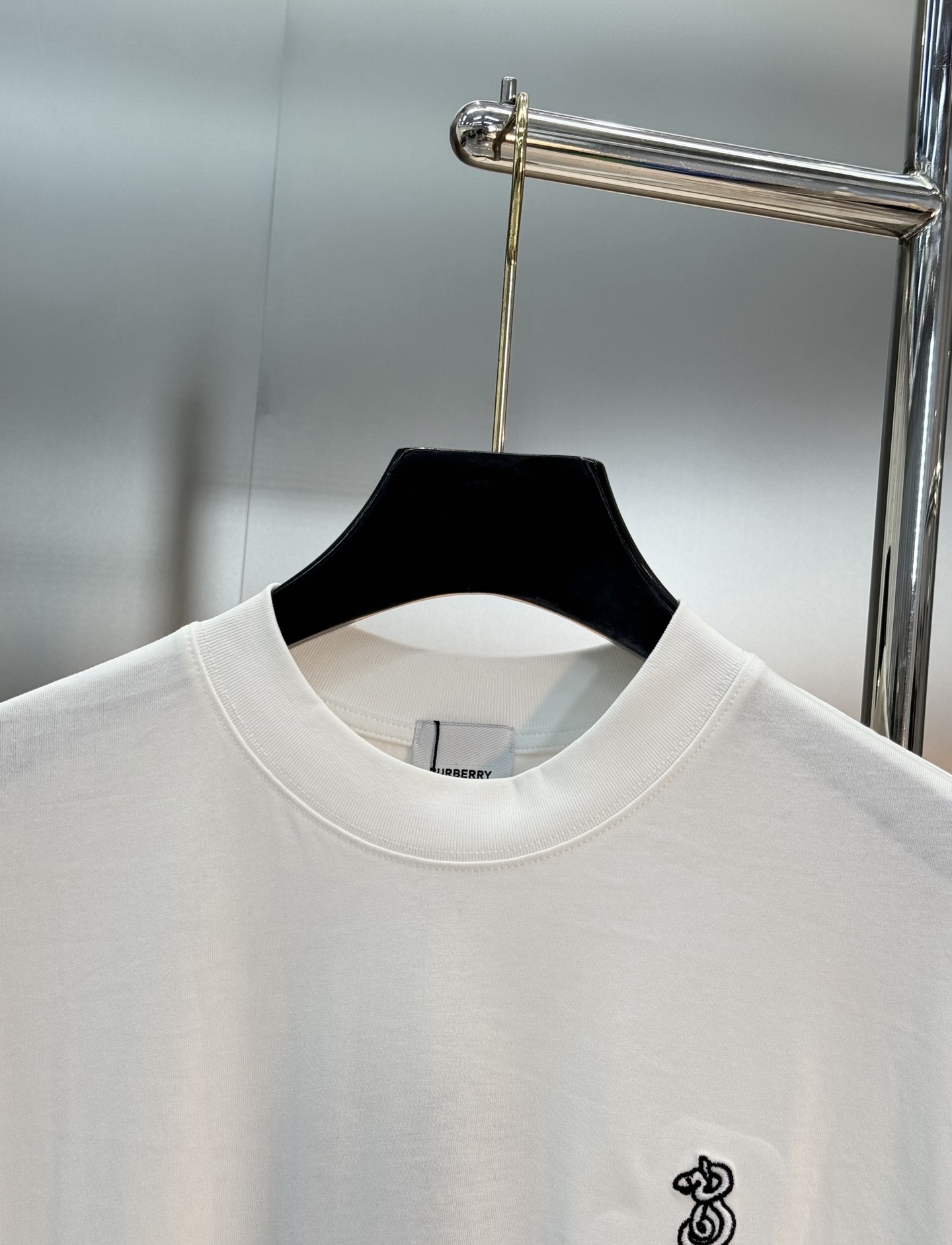 BBR巴宝莉25s新款长袖T恤.干净清爽款❤️男女同款！宽松版型真的很迷人.胸口精致3D绣花.潮流时尚元