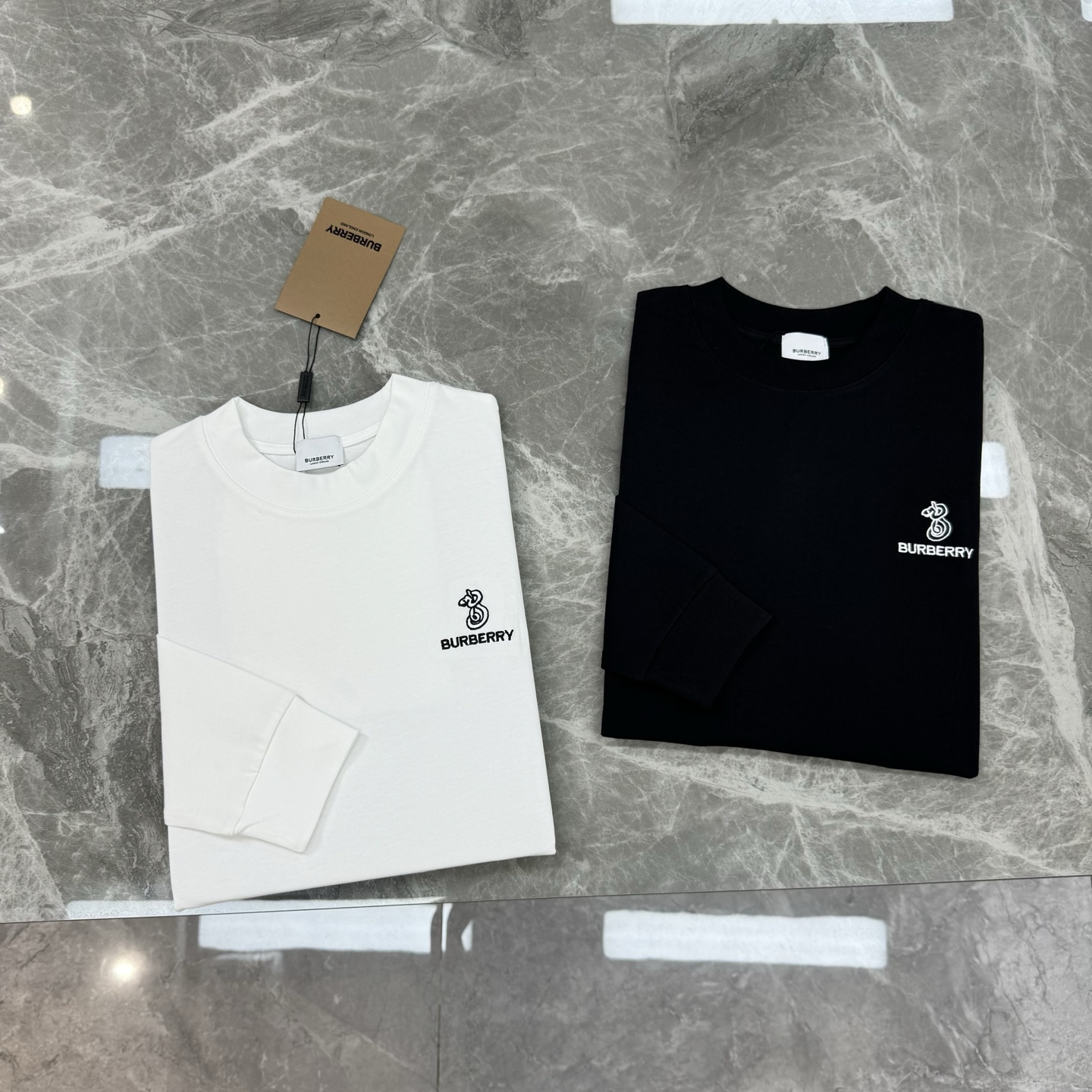 BBR巴宝莉25s新款长袖T恤.干净清爽款❤️男女同款！宽松版型真的很迷人.胸口精致3D绣花.潮流时尚元