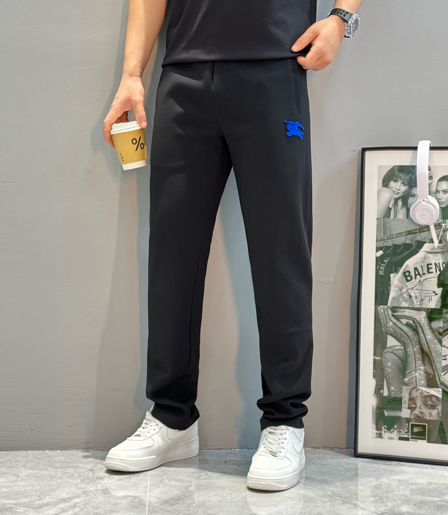 BBR巴宝莉25s男士休闲裤.两侧无缝设计.口袋下方品牌战马植绒立体图形工艺.新品蓝色战马.简单高级.面