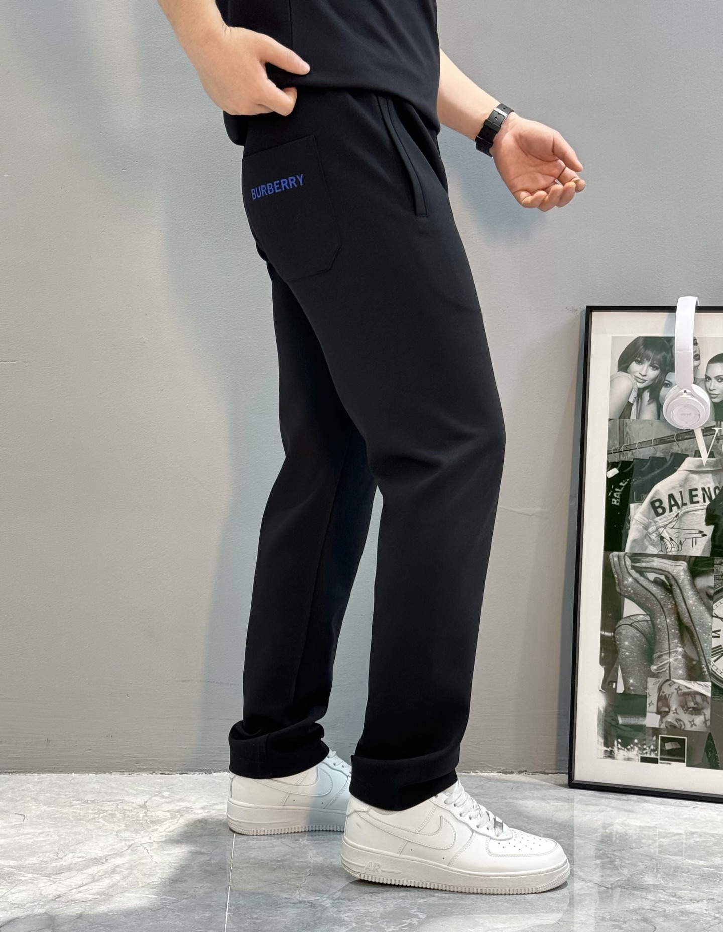 BBR巴宝莉25s男士休闲裤.两侧无缝设计.口袋下方品牌战马植绒立体图形工艺.新品蓝色战马.简单高级.面