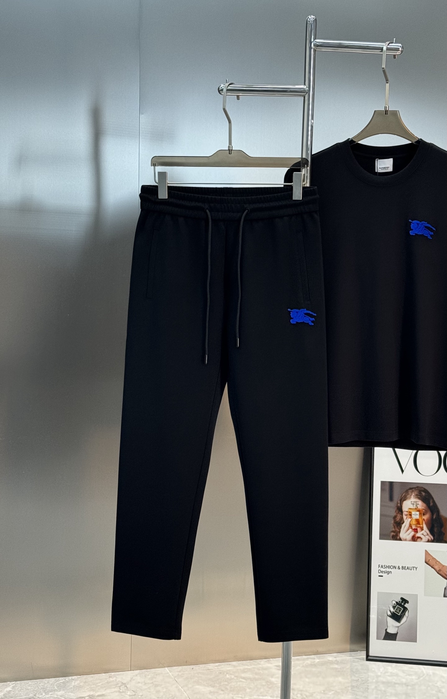 BBR巴宝莉25s男士休闲裤.两侧无缝设计.口袋下方品牌战马植绒立体图形工艺.新品蓝色战马.简单高级.面