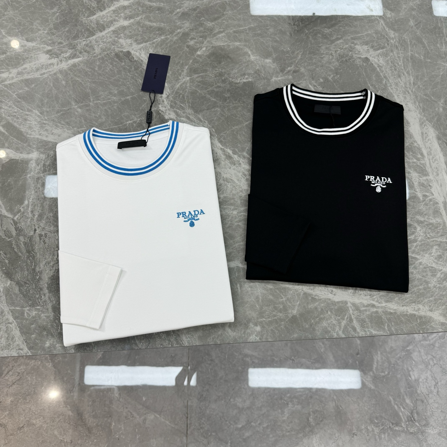 PRADA25s新品莫代尔长袖T恤.领口订织设计.搭载Prada-LOGO刺绣🪡.工艺呈现品牌形象.品牌