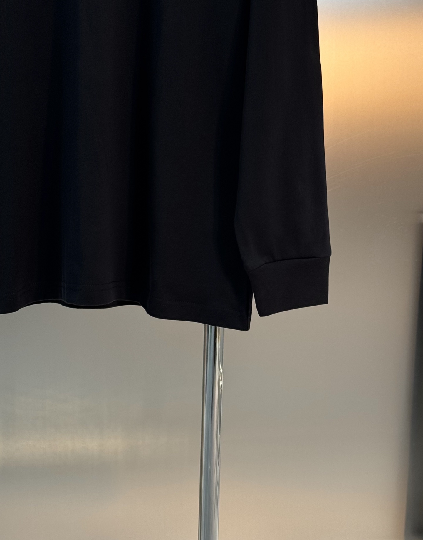 LOEWE罗意威25s新款长袖T恤.干净清爽款❤️男女同款！宽松版型真的很迷人.胸口精致3D绣花.潮流时