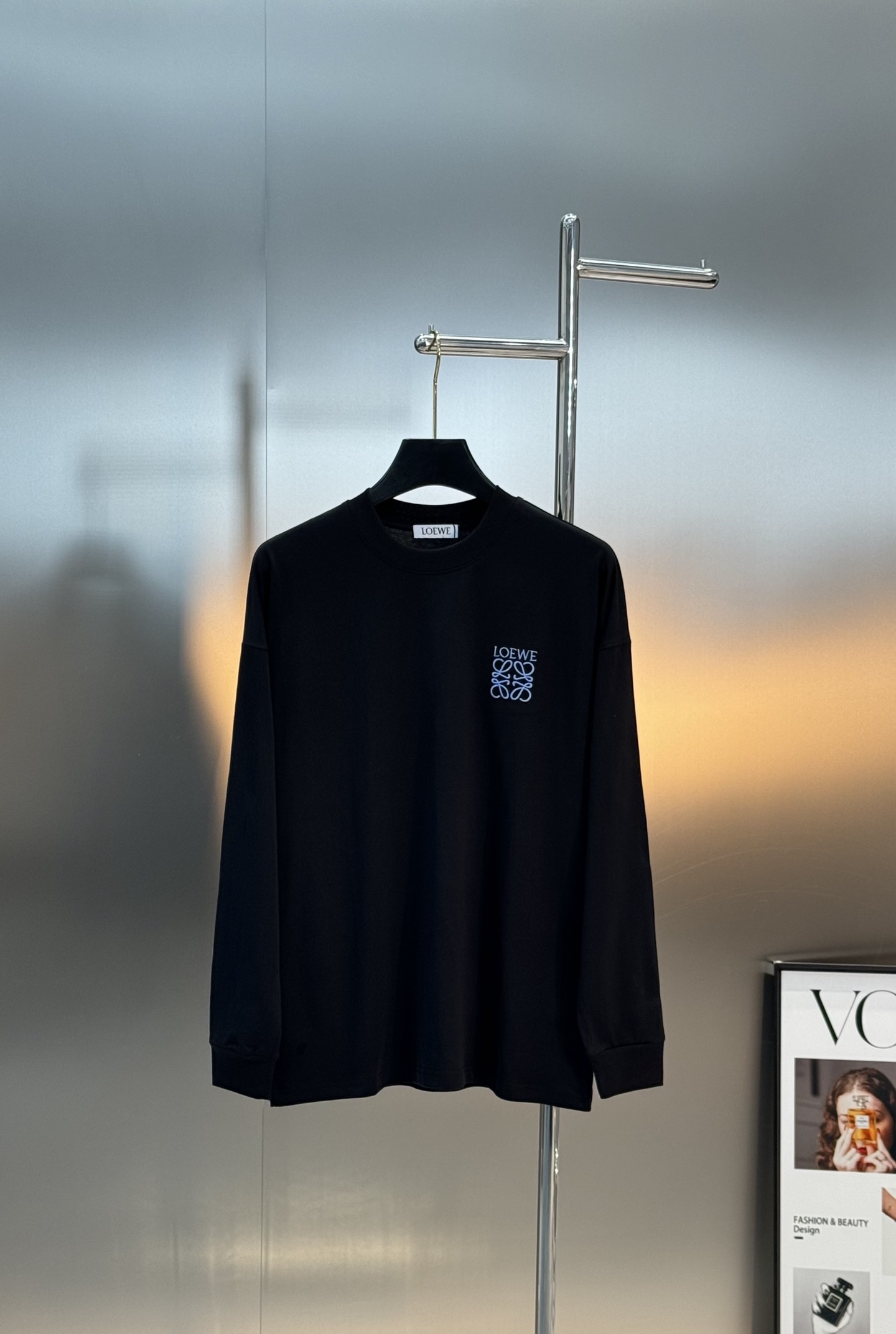 LOEWE罗意威25s新款长袖T恤.干净清爽款❤️男女同款！宽松版型真的很迷人.胸口精致3D绣花.潮流时