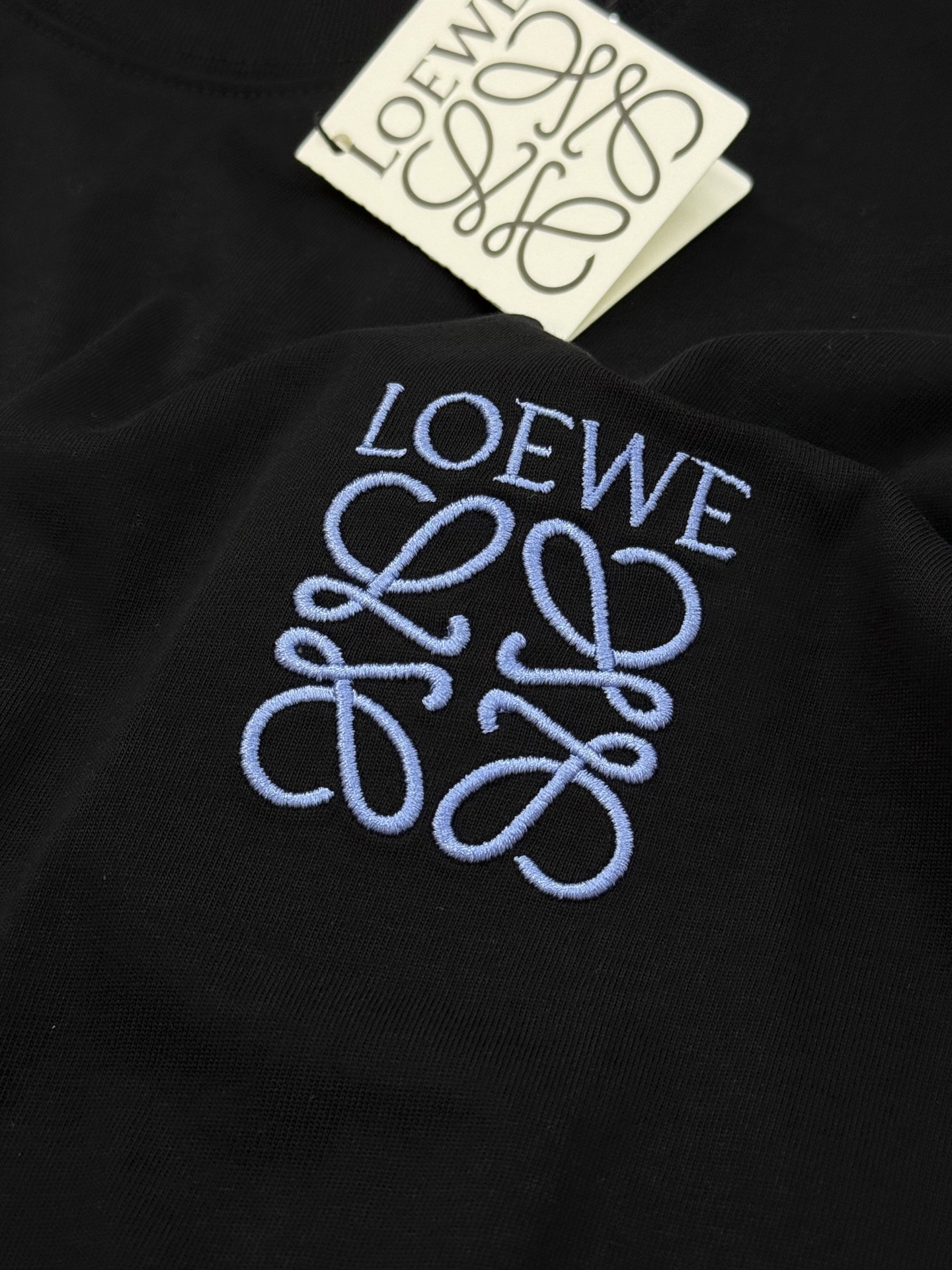 LOEWE罗意威25s新款长袖T恤.干净清爽款❤️男女同款！宽松版型真的很迷人.胸口精致3D绣花.潮流时