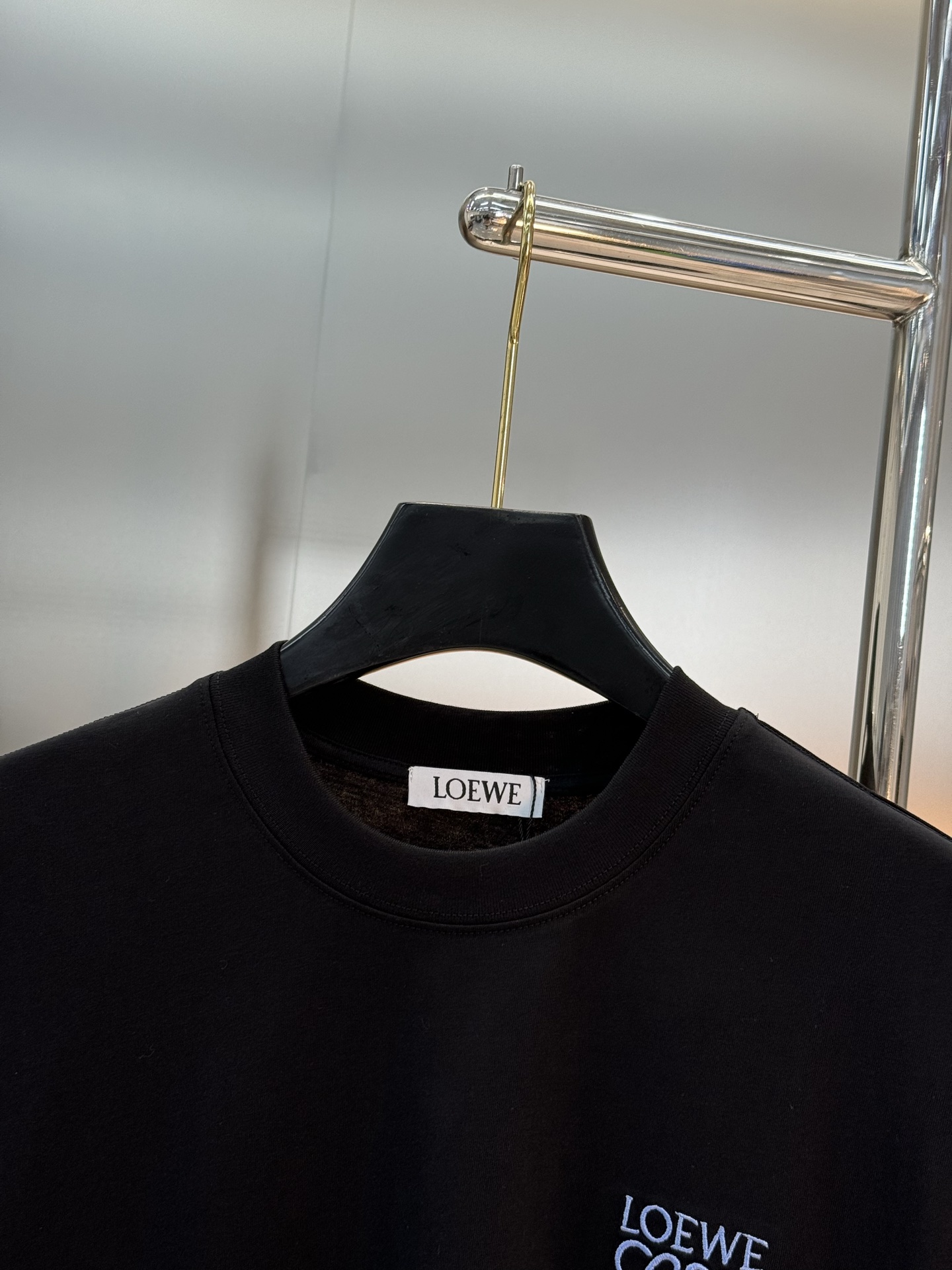 LOEWE罗意威25s新款长袖T恤.干净清爽款❤️男女同款！宽松版型真的很迷人.胸口精致3D绣花.潮流时