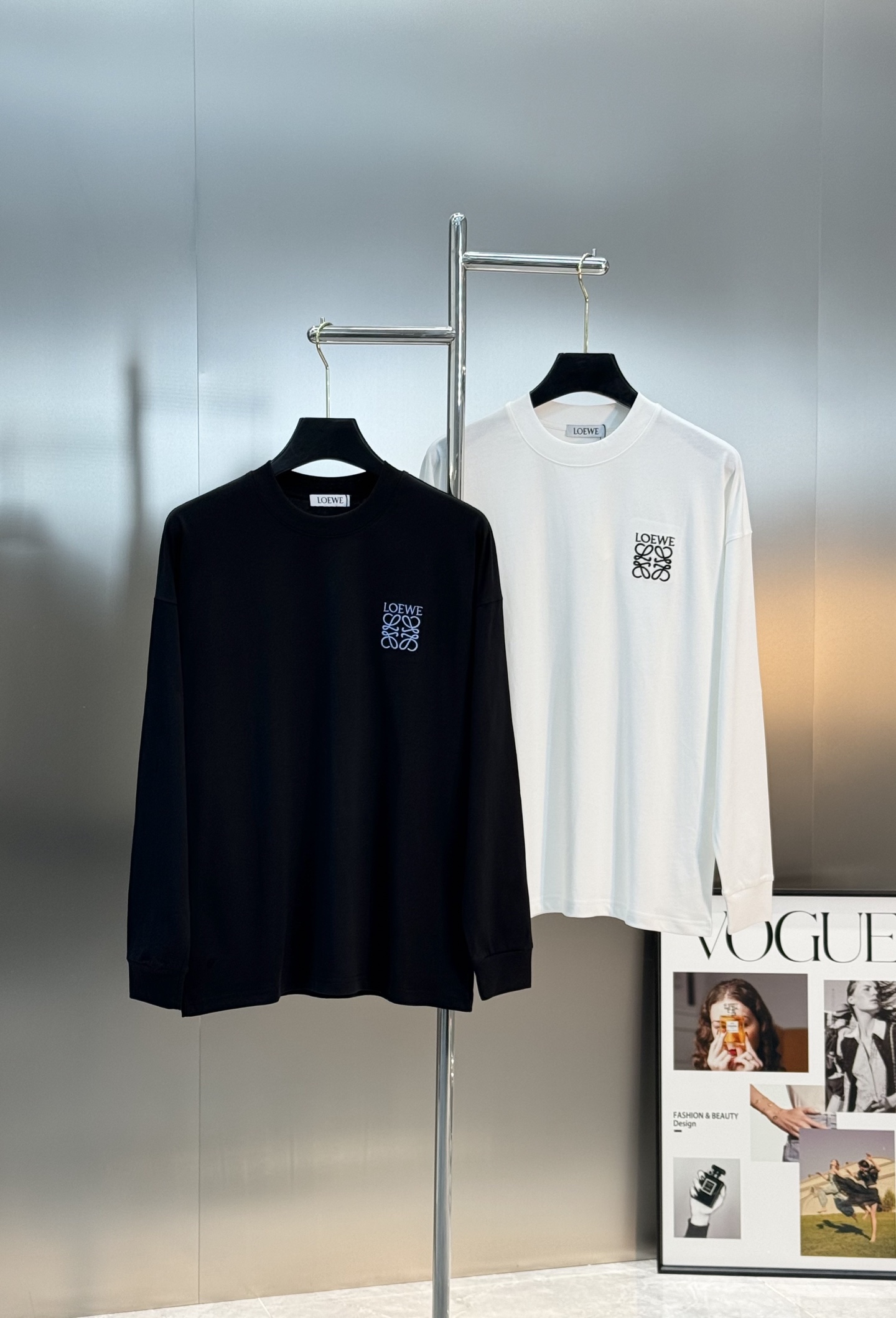 LOEWE罗意威25s新款长袖T恤.干净清爽款❤️男女同款！宽松版型真的很迷人.胸口精致3D绣花.潮流时