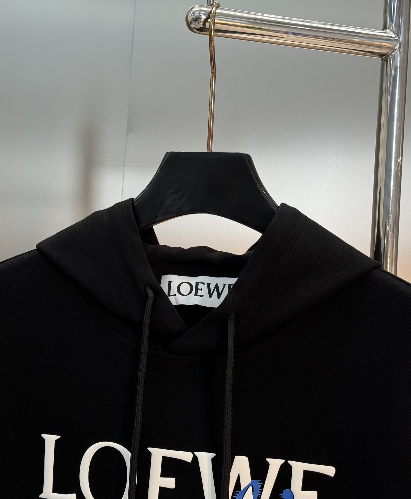 LOEWE字母印花连帽卫衣.男女同款！罗意威25s新款连帽卫衣，采用天丝面料.柔软棉质面料，穿着超舒适!