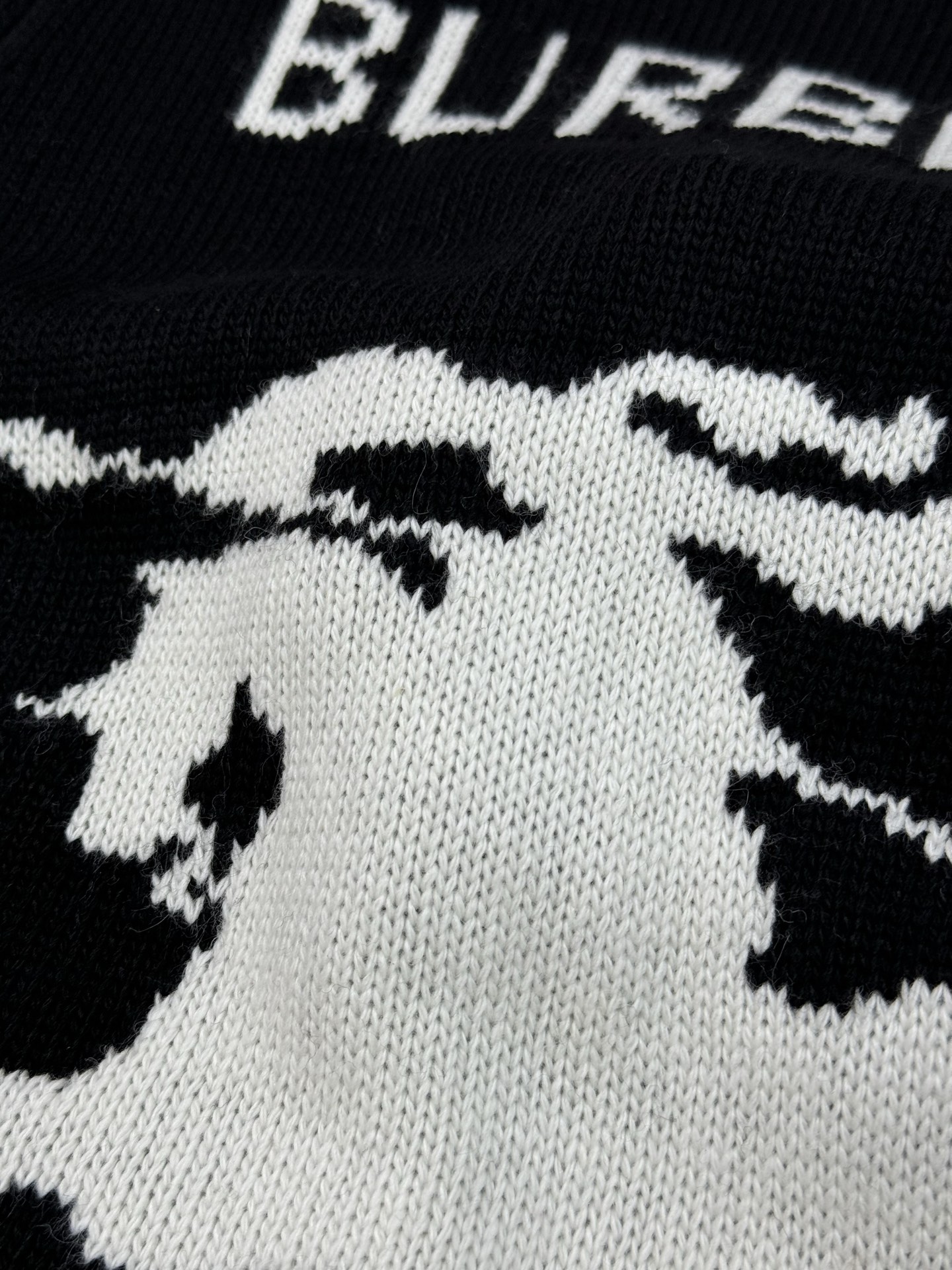 Burberry巴宝莉马术骑士徽标针织衫.原单推荐.男女同款！B BR马术骑士徽标针织衫，厚质羊毛羊绒混