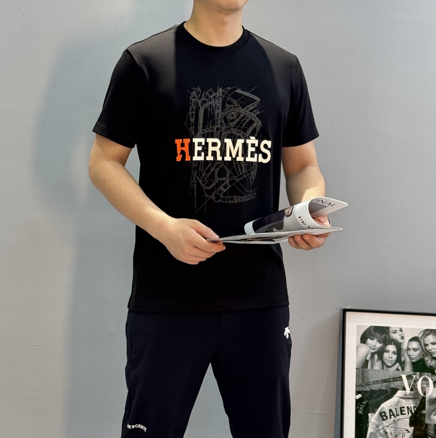 HERMES爱马仕25s新款莫代尔T恤😆这款HermèsgT恤，采用纯棉材质，柔软舒适，适合日常穿着。正