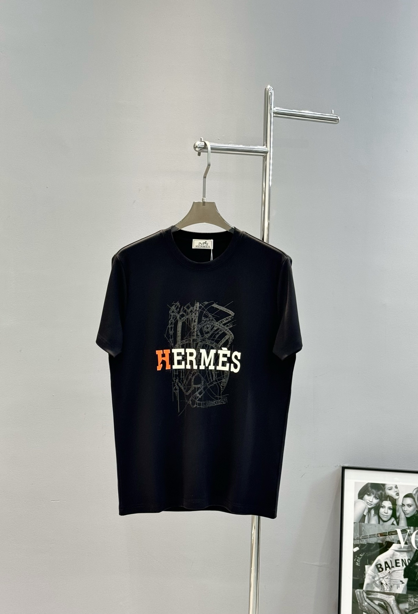 HERMES爱马仕25s新款莫代尔T恤😆这款HermèsgT恤，采用纯棉材质，柔软舒适，适合日常穿着。正