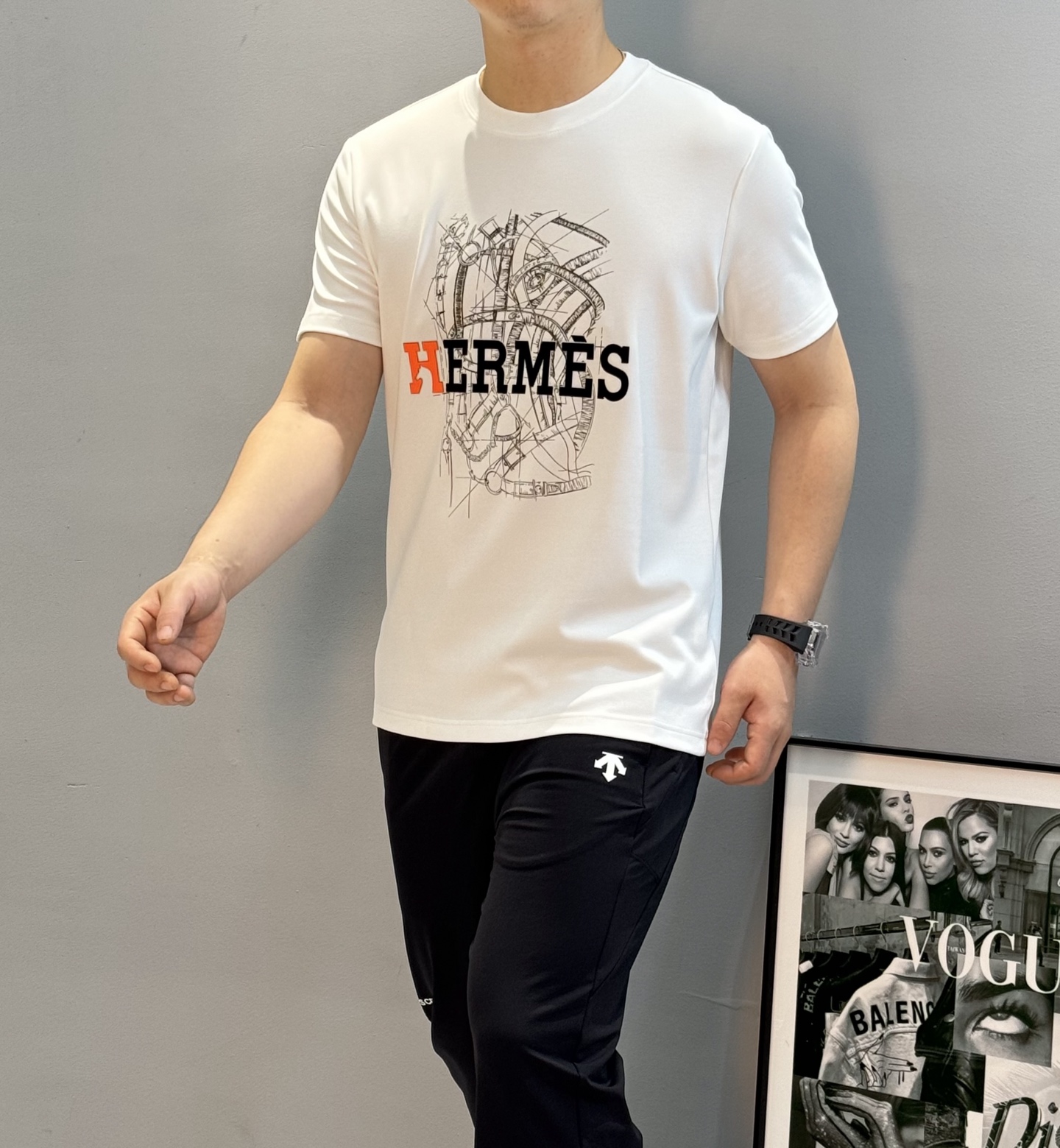 HERMES爱马仕25s新款莫代尔T恤😆这款HermèsgT恤，采用纯棉材质，柔软舒适，适合日常穿着。正