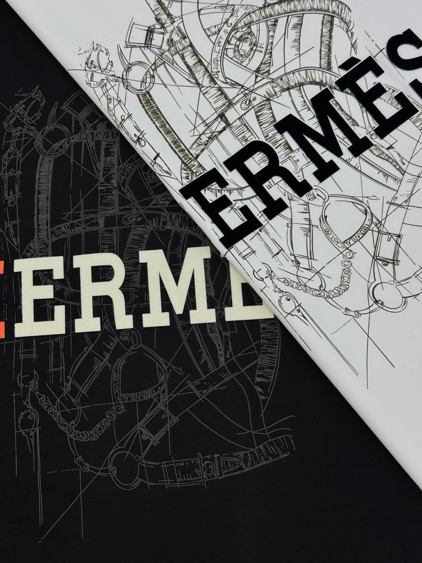 HERMES爱马仕25s新款莫代尔T恤😆这款HermèsgT恤，采用纯棉材质，柔软舒适，适合日常穿着。正