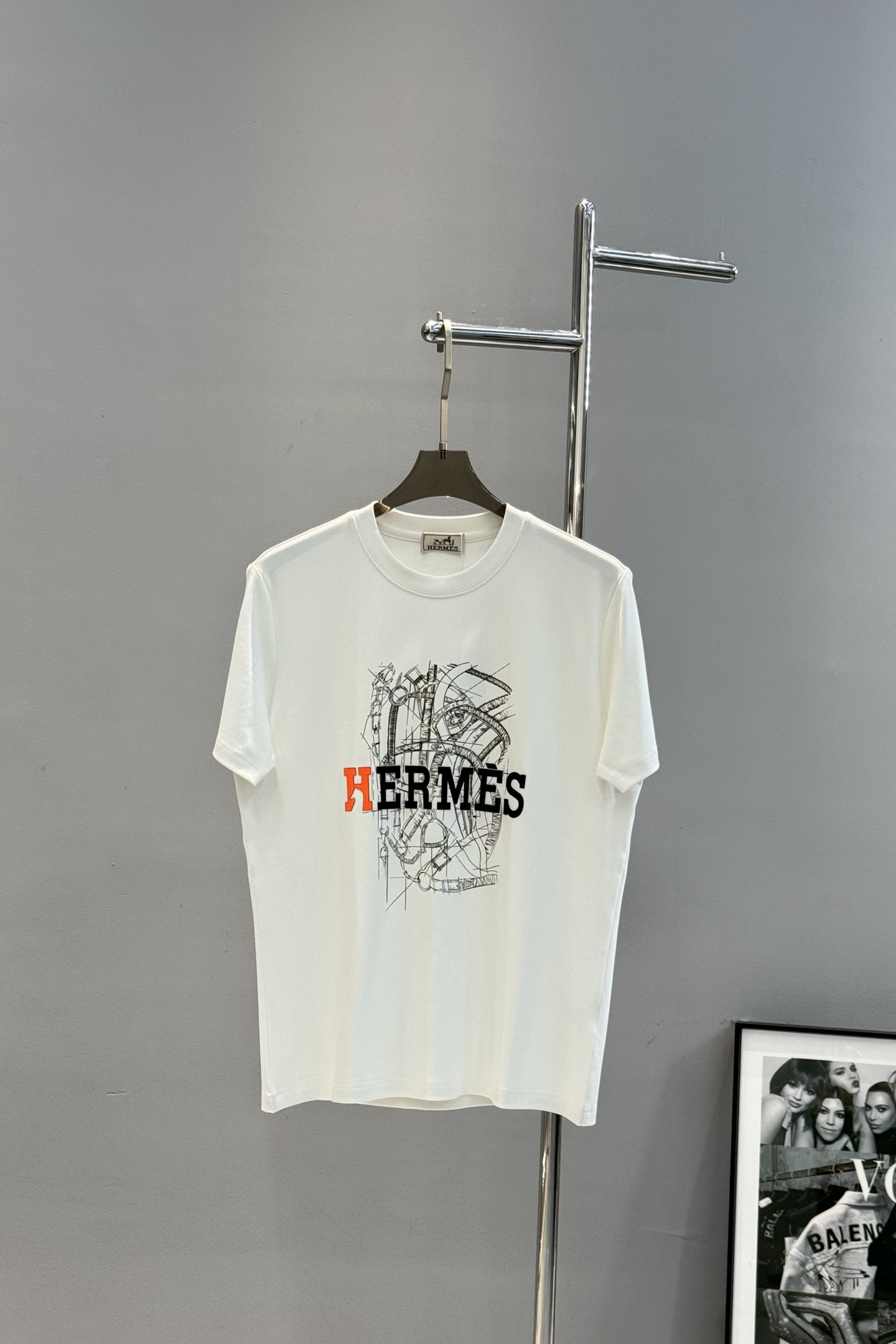 HERMES爱马仕25s新款莫代尔T恤😆这款HermèsgT恤，采用纯棉材质，柔软舒适，适合日常穿着。正