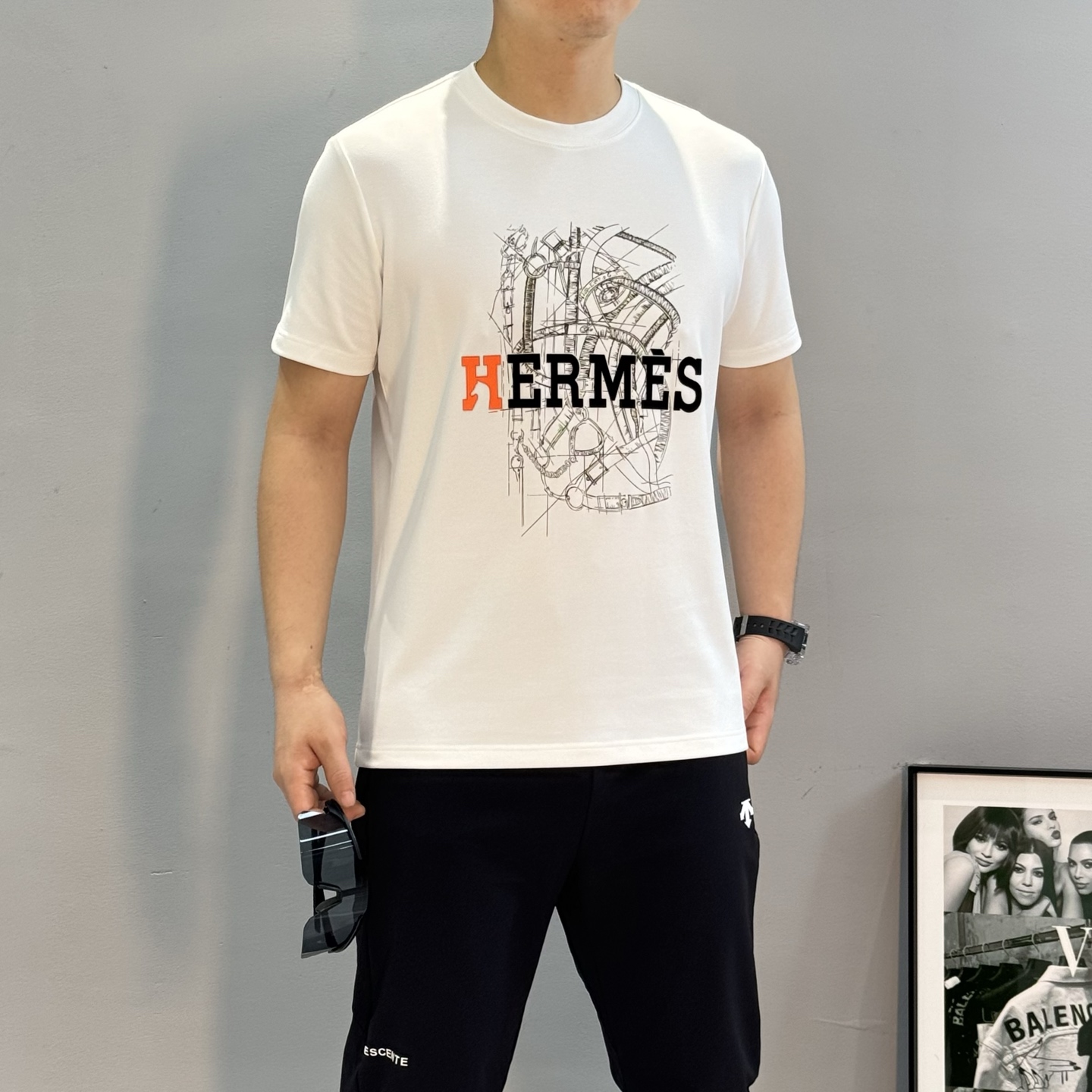 HERMES爱马仕25s新款莫代尔T恤😆这款HermèsgT恤，采用纯棉材质，柔软舒适，适合日常穿着。正