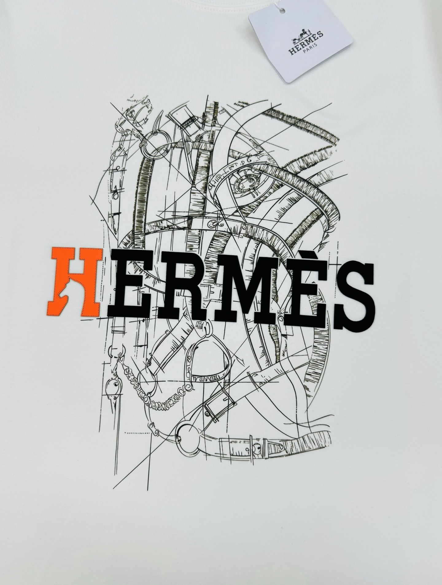 HERMES爱马仕25s新款莫代尔T恤😆这款HermèsgT恤，采用纯棉材质，柔软舒适，适合日常穿着。正