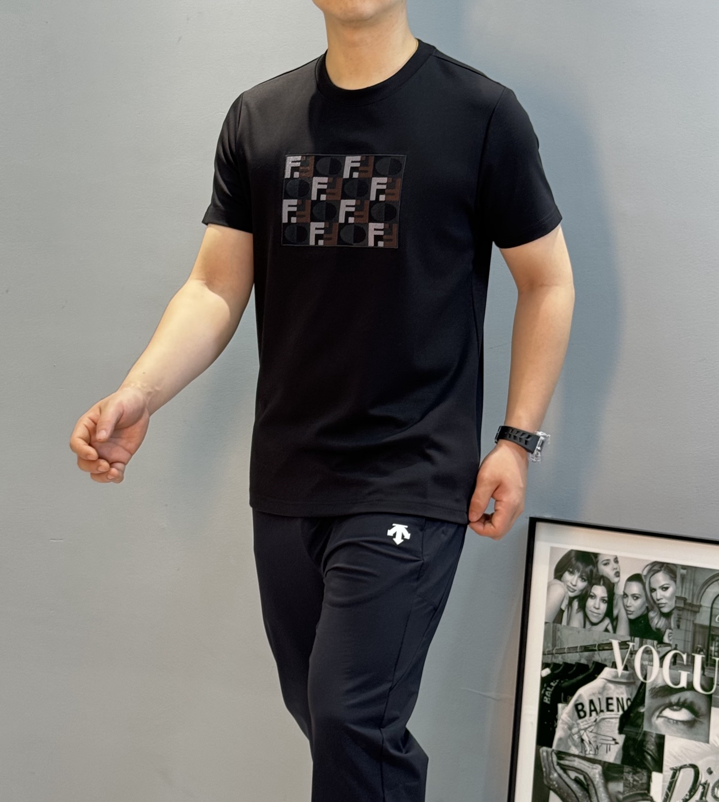 Fendi芬迪25s新品莫代尔T恤.纯色主色+多彩Logo刺绣，简约又有辨识度计。高品质棉料，柔软透气，