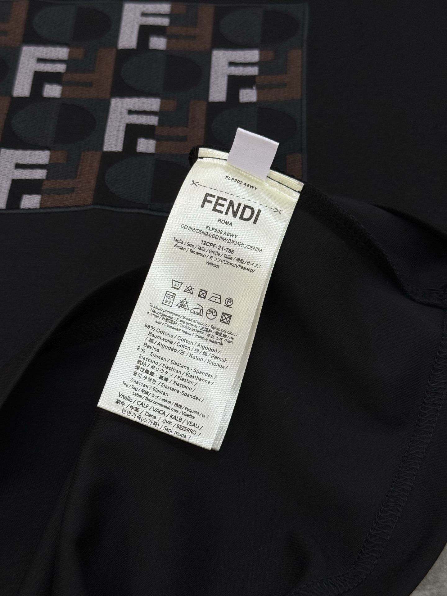 Fendi芬迪25s新品莫代尔T恤.纯色主色+多彩Logo刺绣，简约又有辨识度计。高品质棉料，柔软透气，