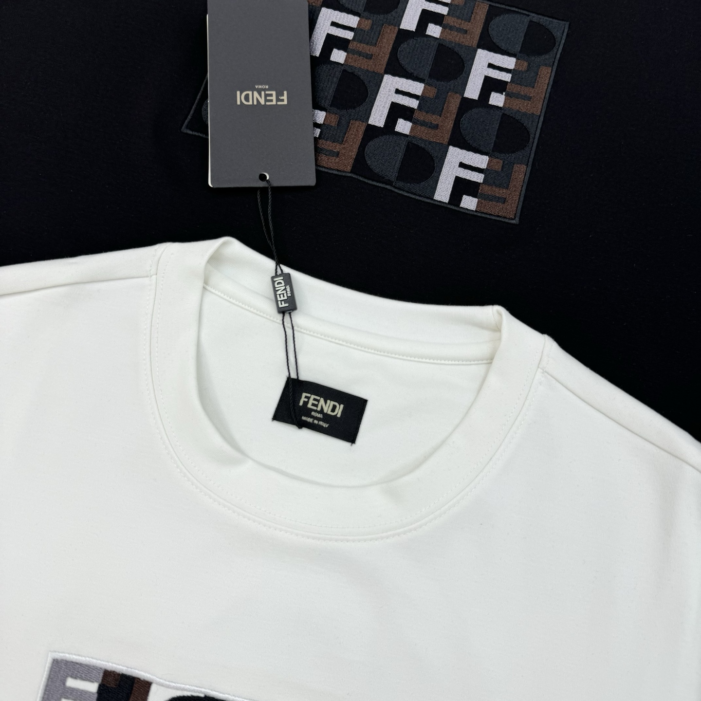 Fendi芬迪25s新品莫代尔T恤.纯色主色+多彩Logo刺绣，简约又有辨识度计。高品质棉料，柔软透气，