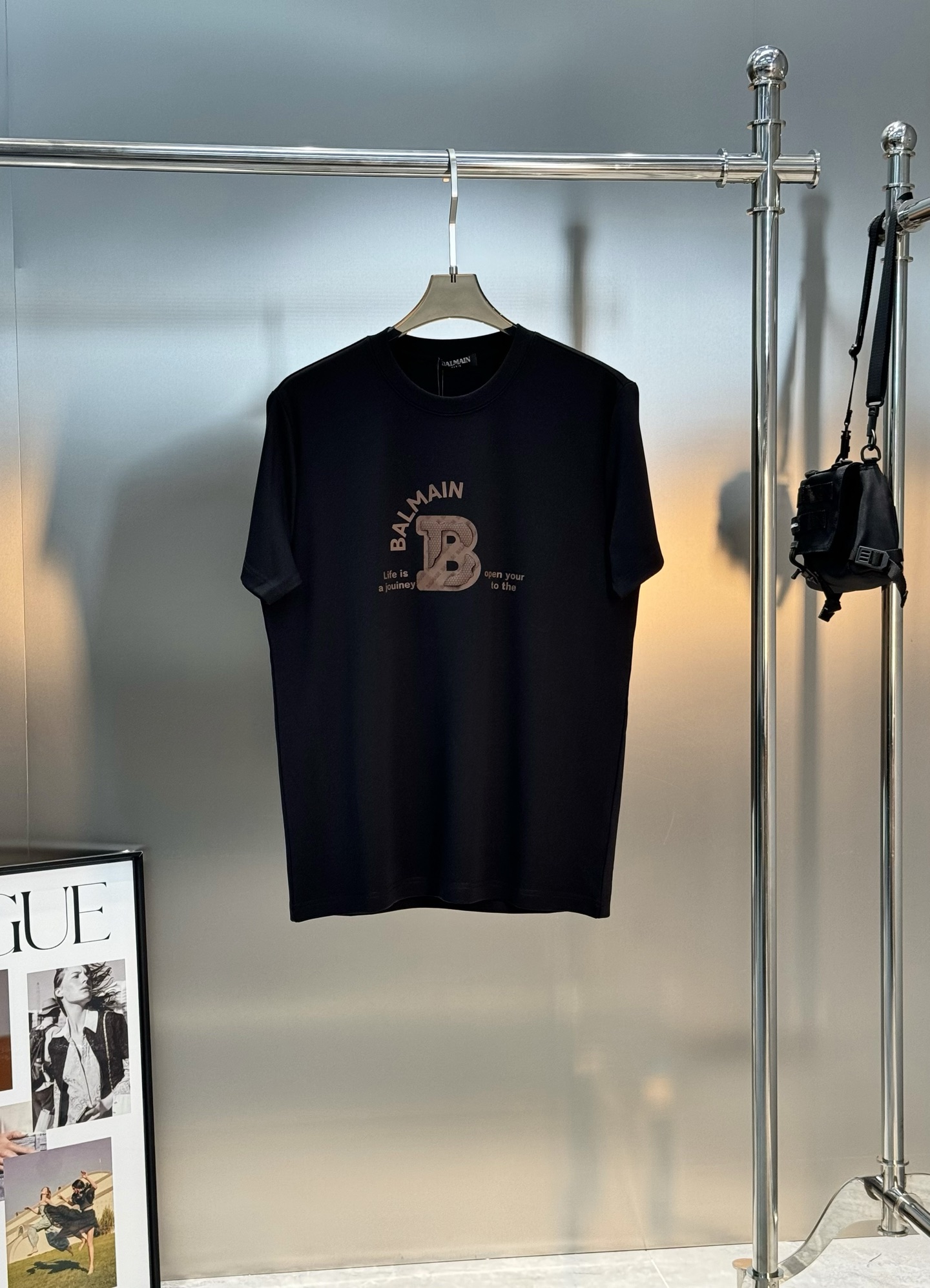 Balmain 巴尔曼莫代尔短袖T恤.采用高品质300g莫代尔棉料，柔软舒适，日常穿着超友好!正面“BA