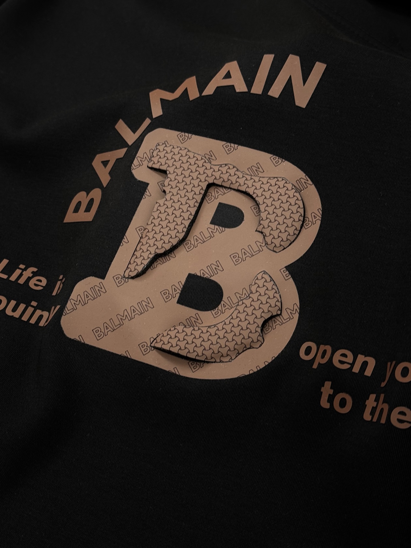 Balmain 巴尔曼莫代尔短袖T恤.采用高品质300g莫代尔棉料，柔软舒适，日常穿着超友好!正面“BA